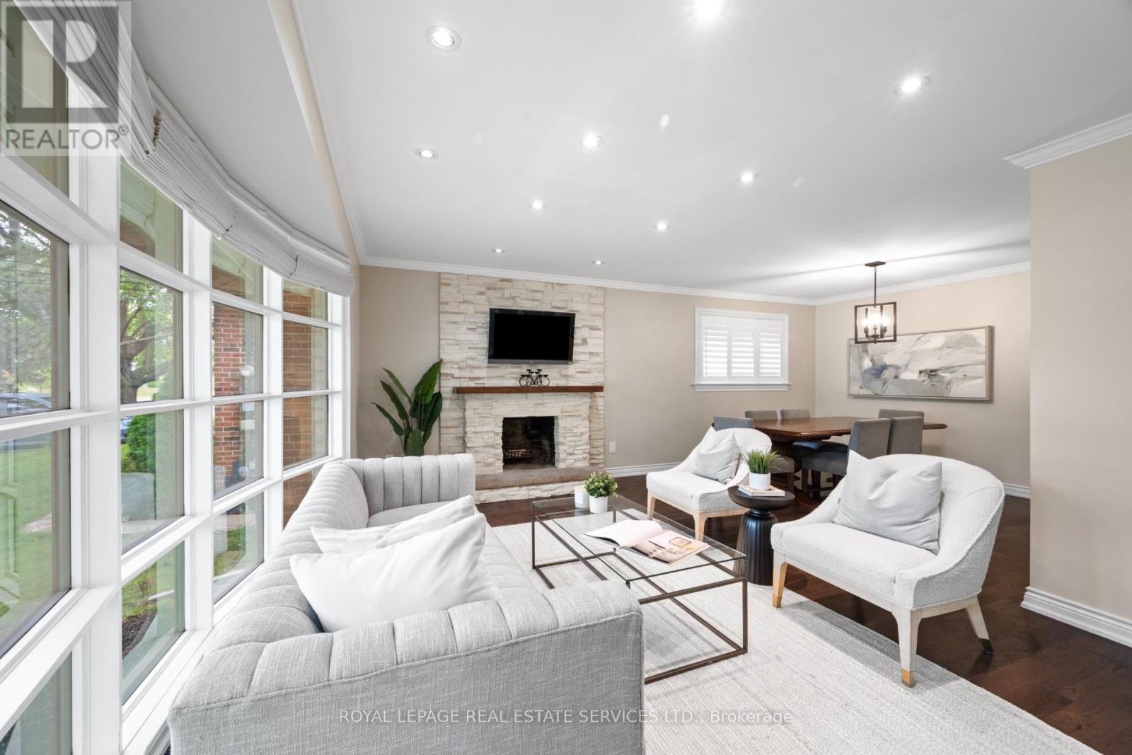 












106 WEST DEANE PARK DRIVE

,
Toronto,




Ontario
M9B2S5

