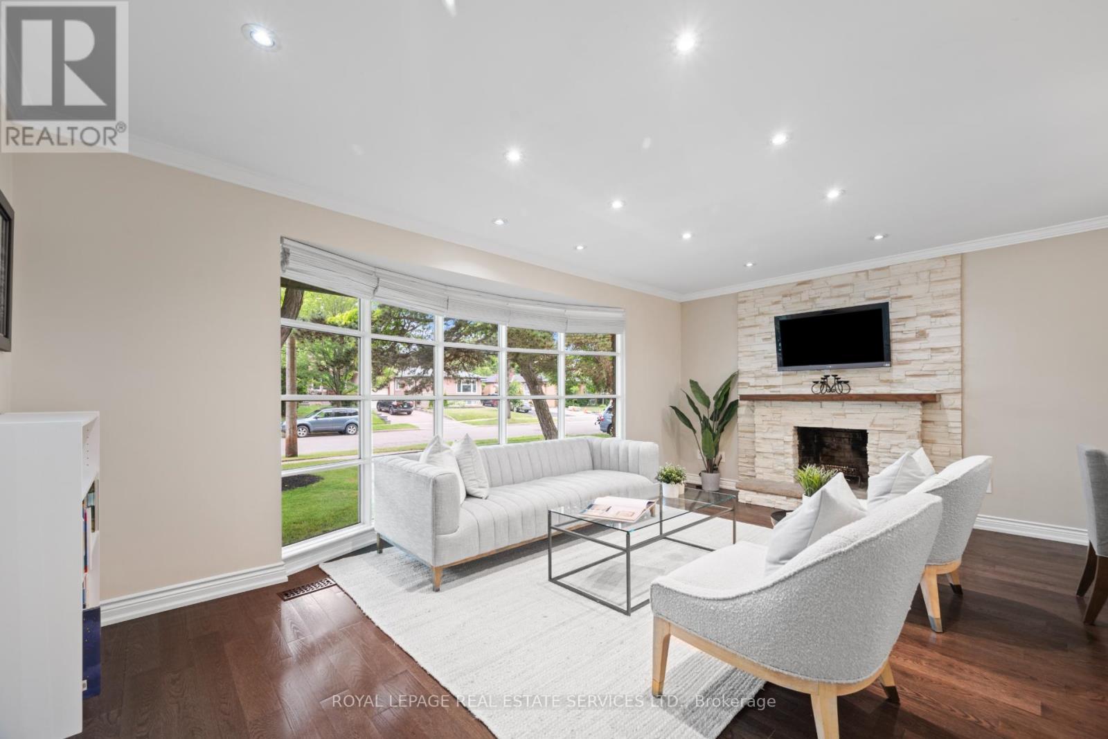 












106 WEST DEANE PARK DRIVE

,
Toronto,




Ontario
M9B2S5

