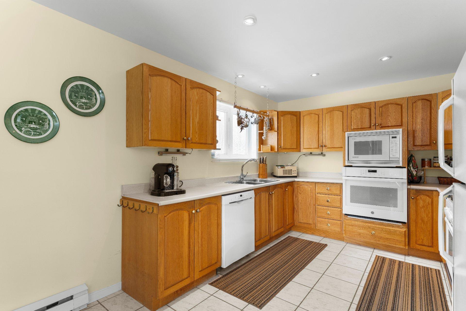 









448


Crois. Lacasse

,
Saint-Étienne-de-Bolton,




QC
J0E2E0

