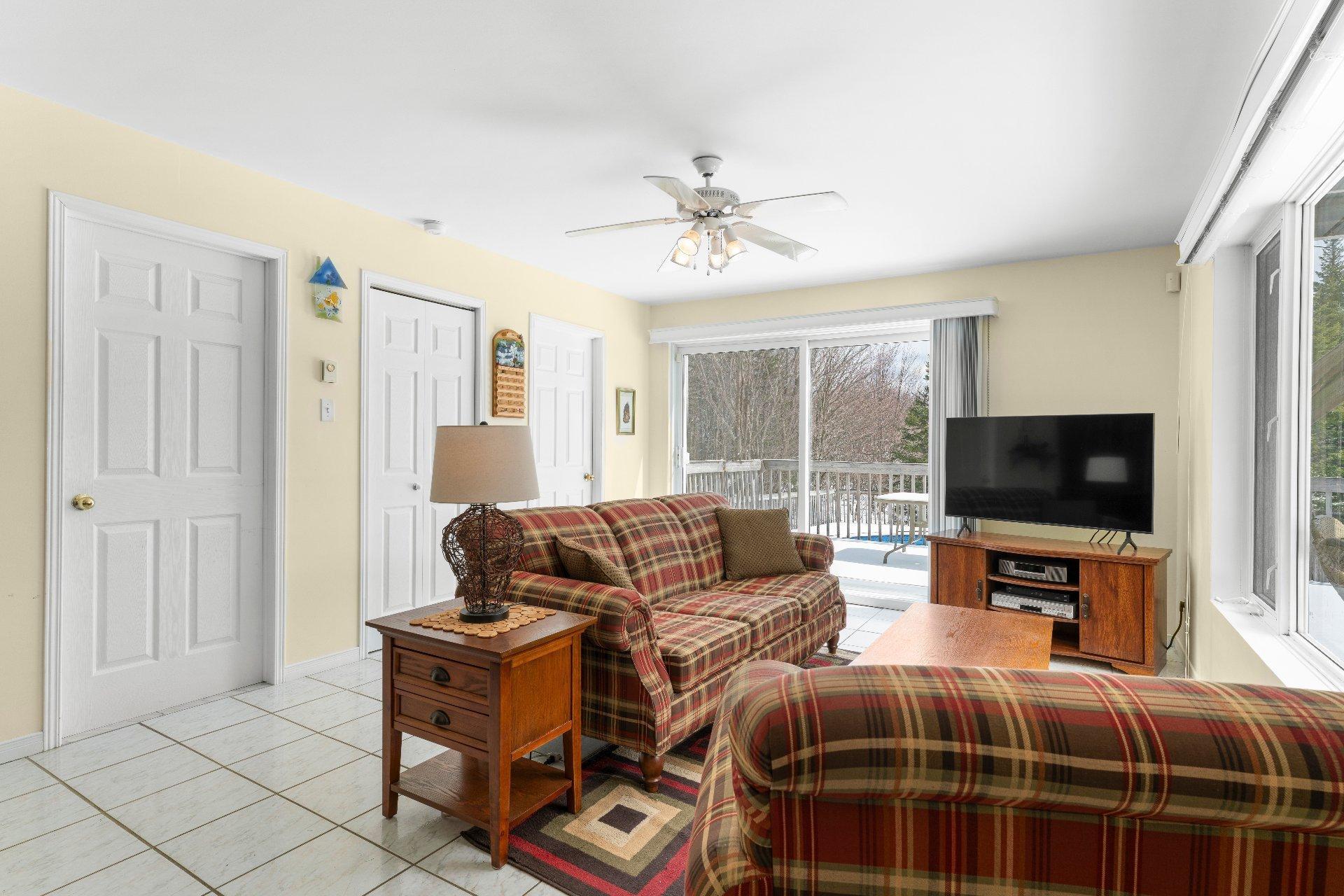 









448


Crois. Lacasse

,
Saint-Étienne-de-Bolton,




QC
J0E2E0

