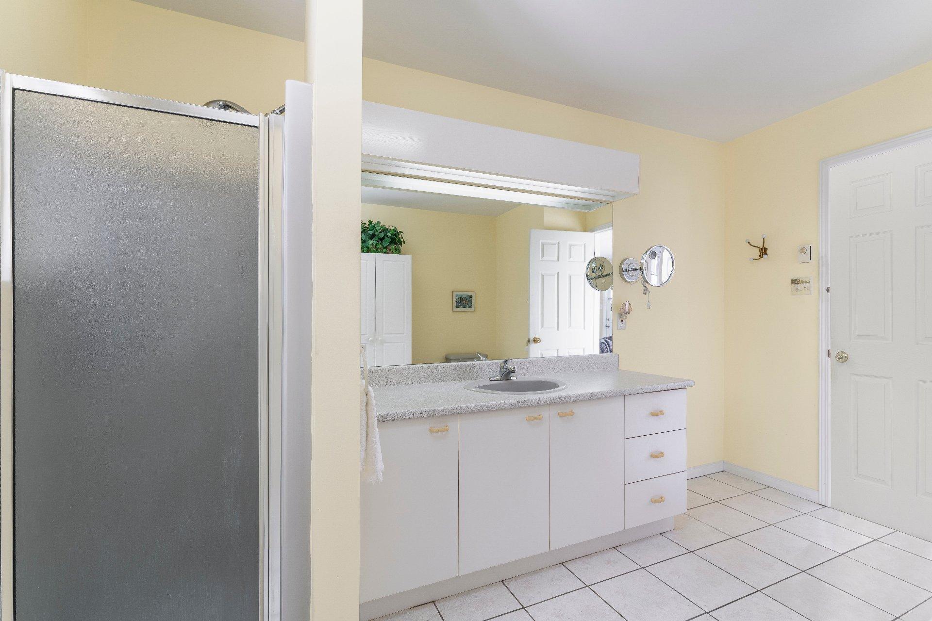 









448


Crois. Lacasse

,
Saint-Étienne-de-Bolton,




QC
J0E2E0

