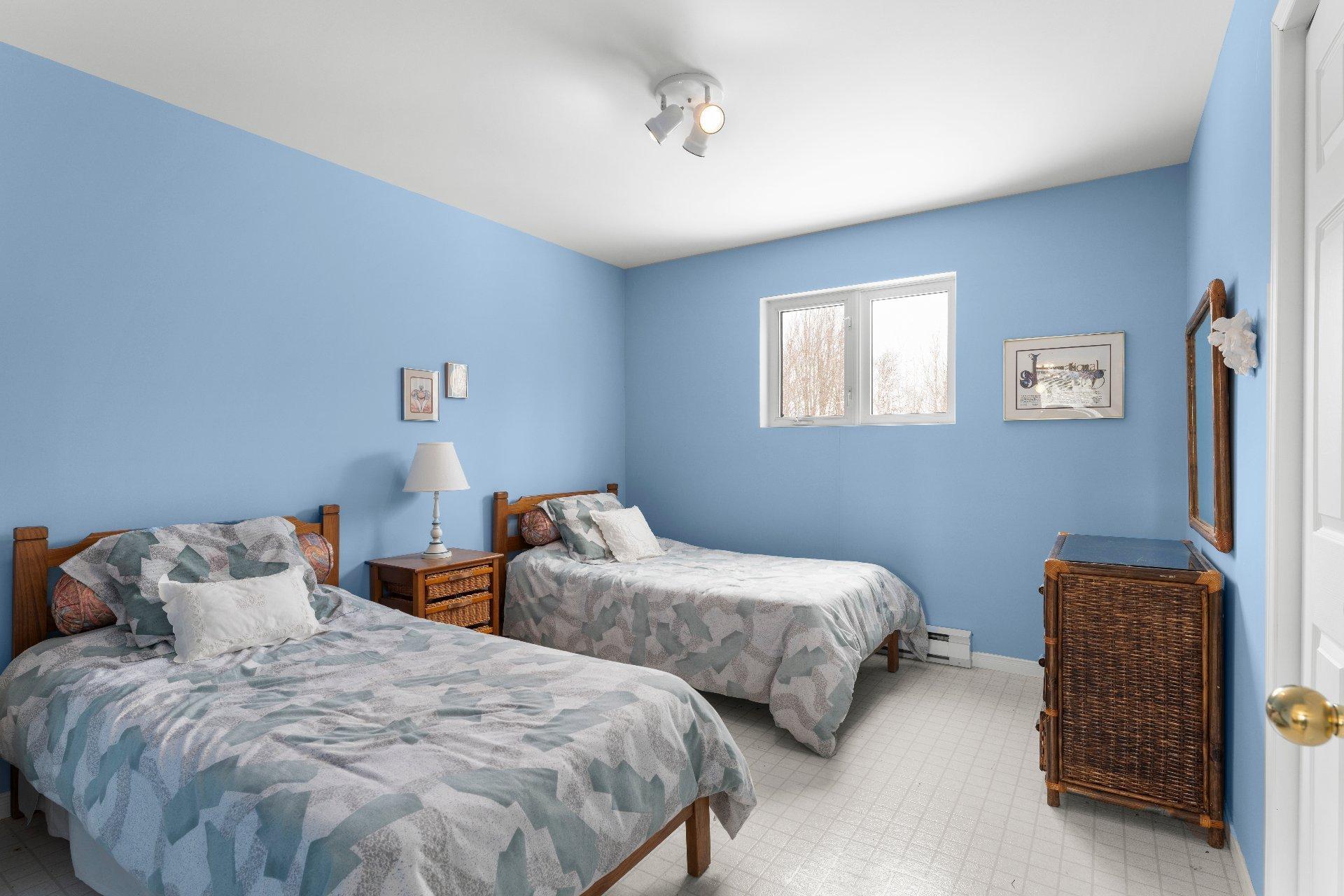 









448


Crois. Lacasse

,
Saint-Étienne-de-Bolton,




QC
J0E2E0

