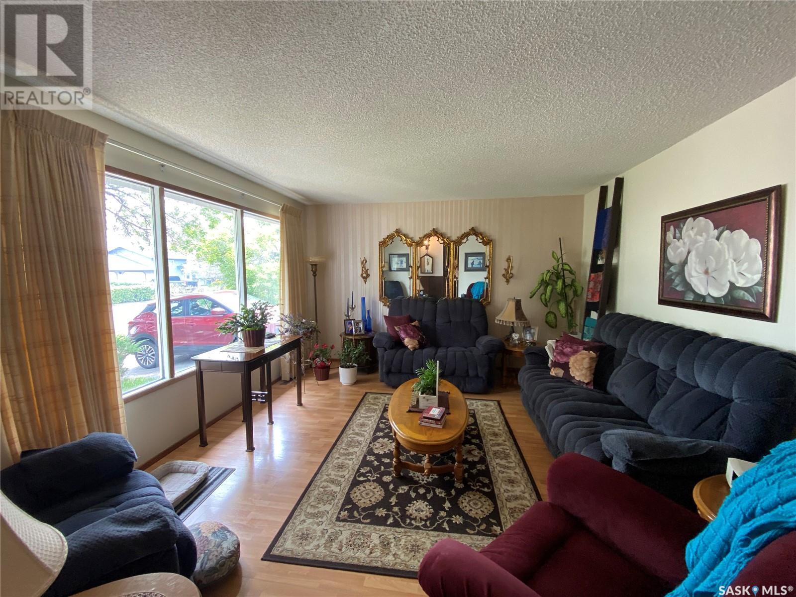 












620 4th STREET

,
Eston,




Saskatchewan
S0L1A0

