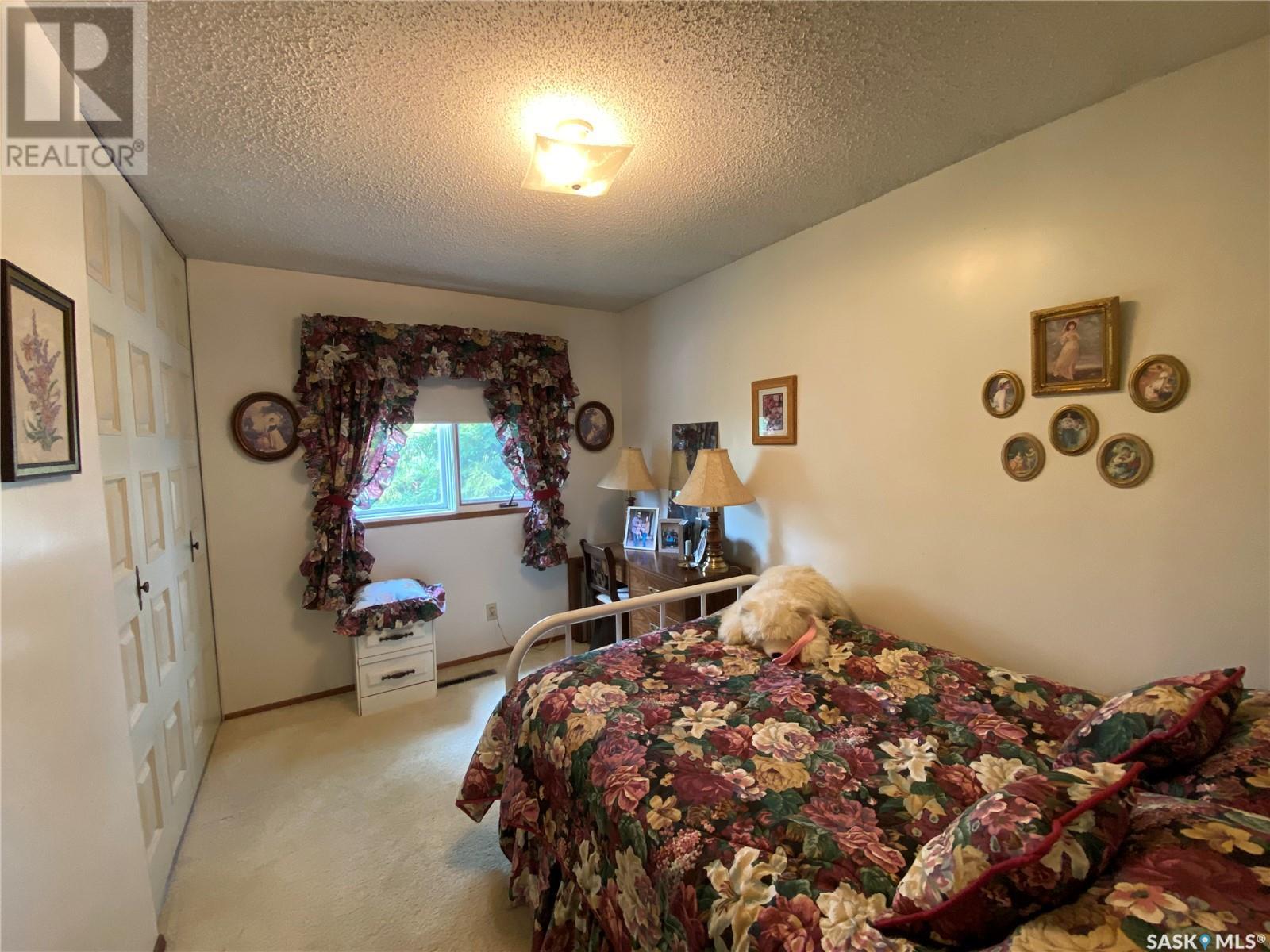












620 4th STREET

,
Eston,




Saskatchewan
S0L1A0

