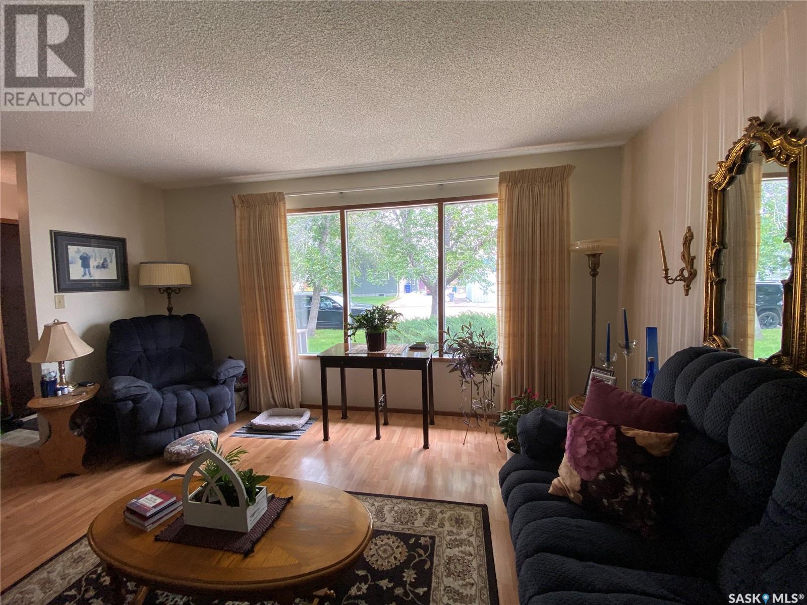 












620 4th STREET

,
Eston,




Saskatchewan
S0L1A0


