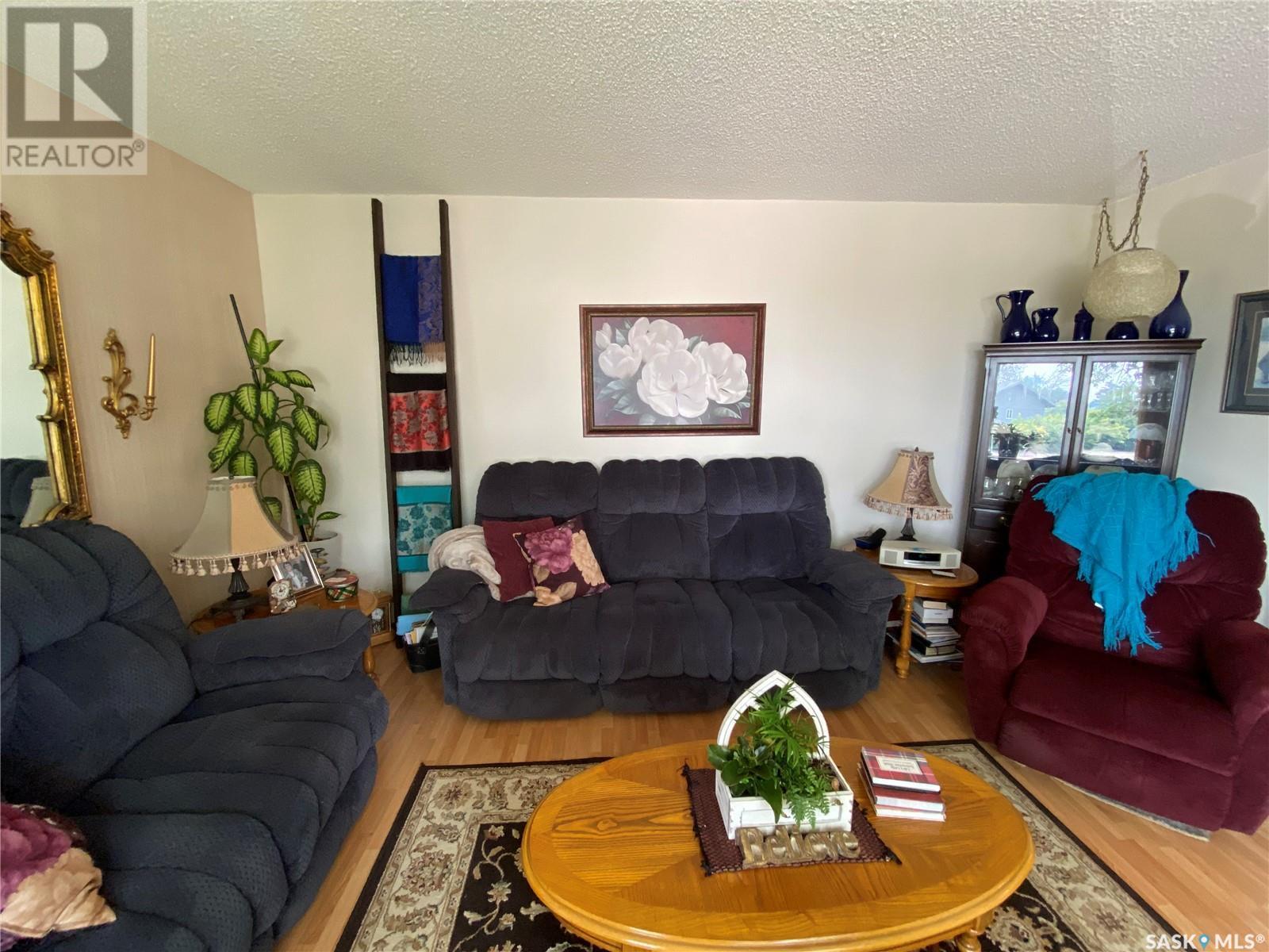 












620 4th STREET

,
Eston,




Saskatchewan
S0L1A0

