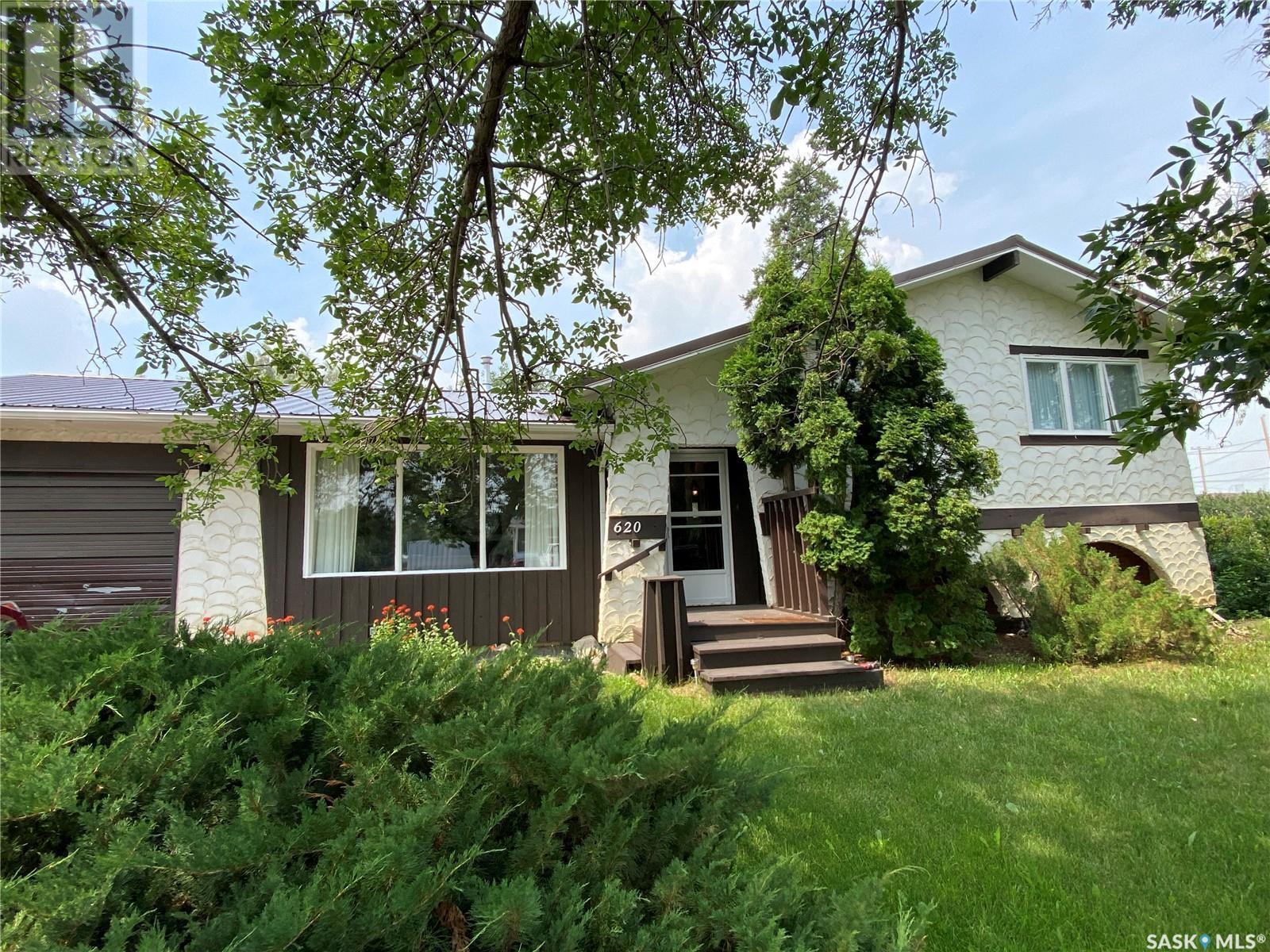 












620 4th STREET

,
Eston,




Saskatchewan
S0L1A0

