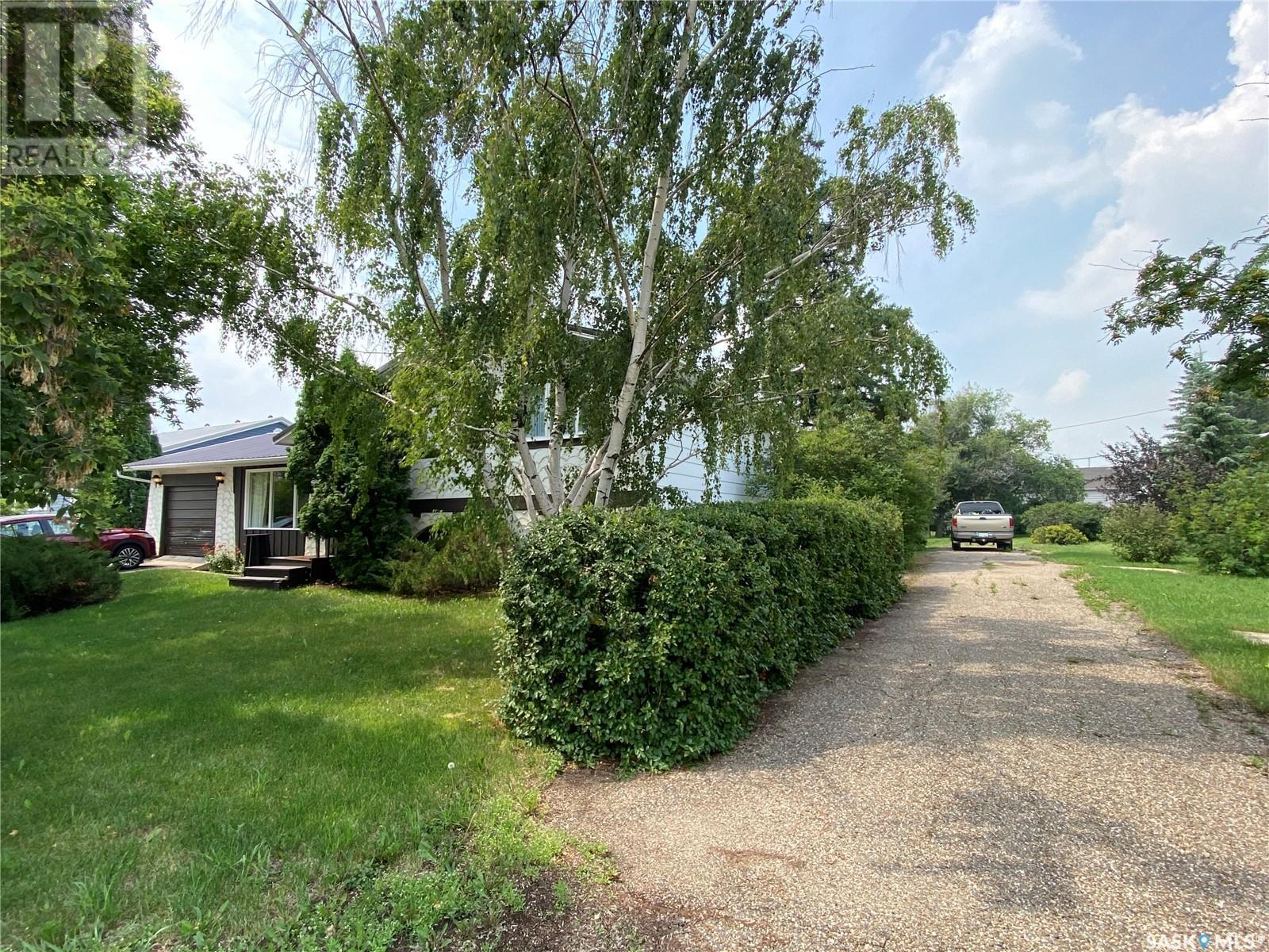 












620 4th STREET

,
Eston,




Saskatchewan
S0L1A0

