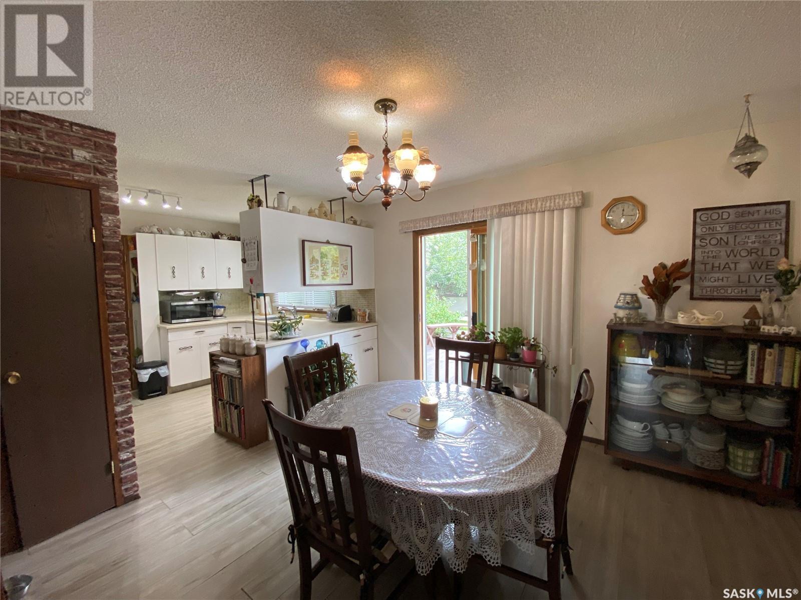 












620 4th STREET

,
Eston,




Saskatchewan
S0L1A0

