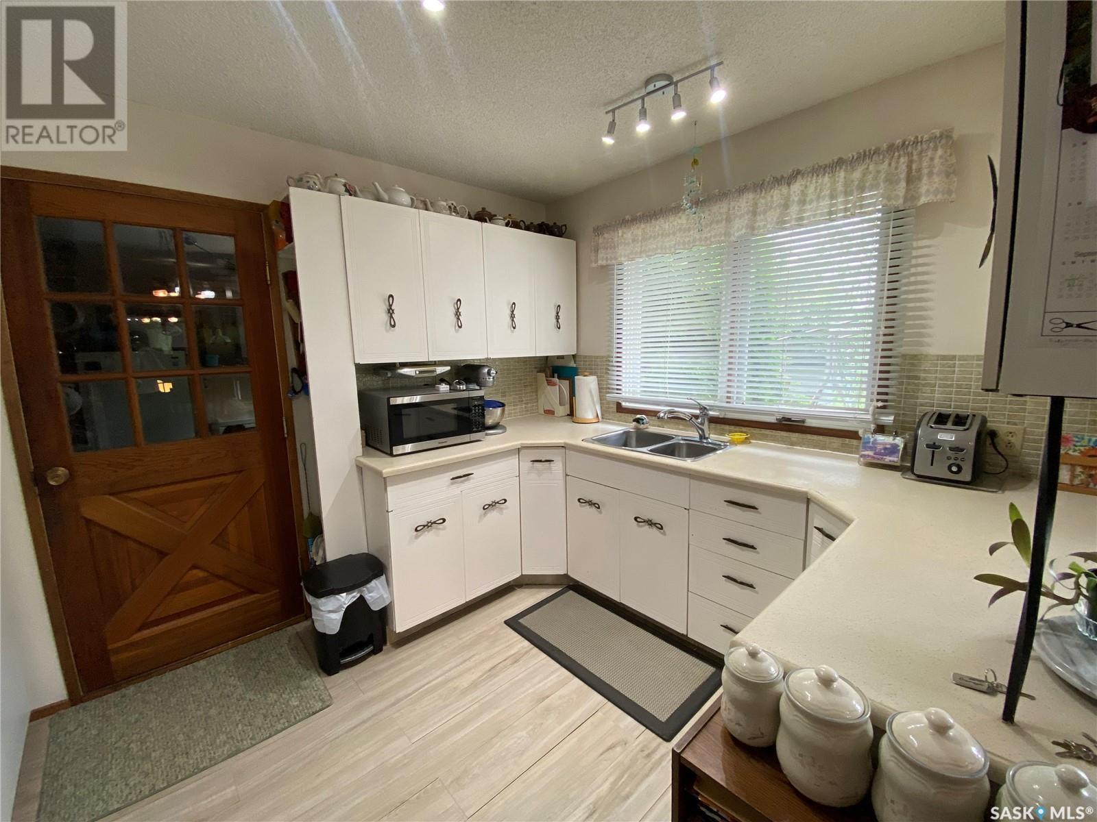 












620 4th STREET

,
Eston,




Saskatchewan
S0L1A0

