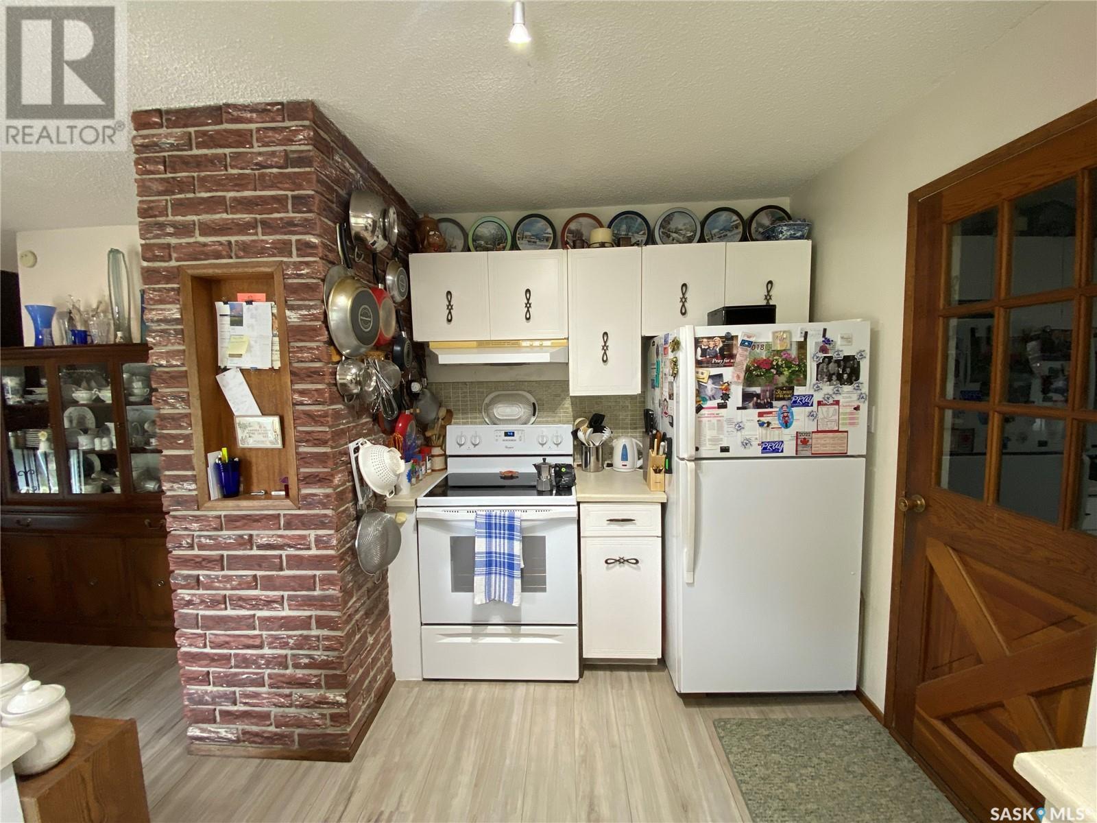 












620 4th STREET

,
Eston,




Saskatchewan
S0L1A0

