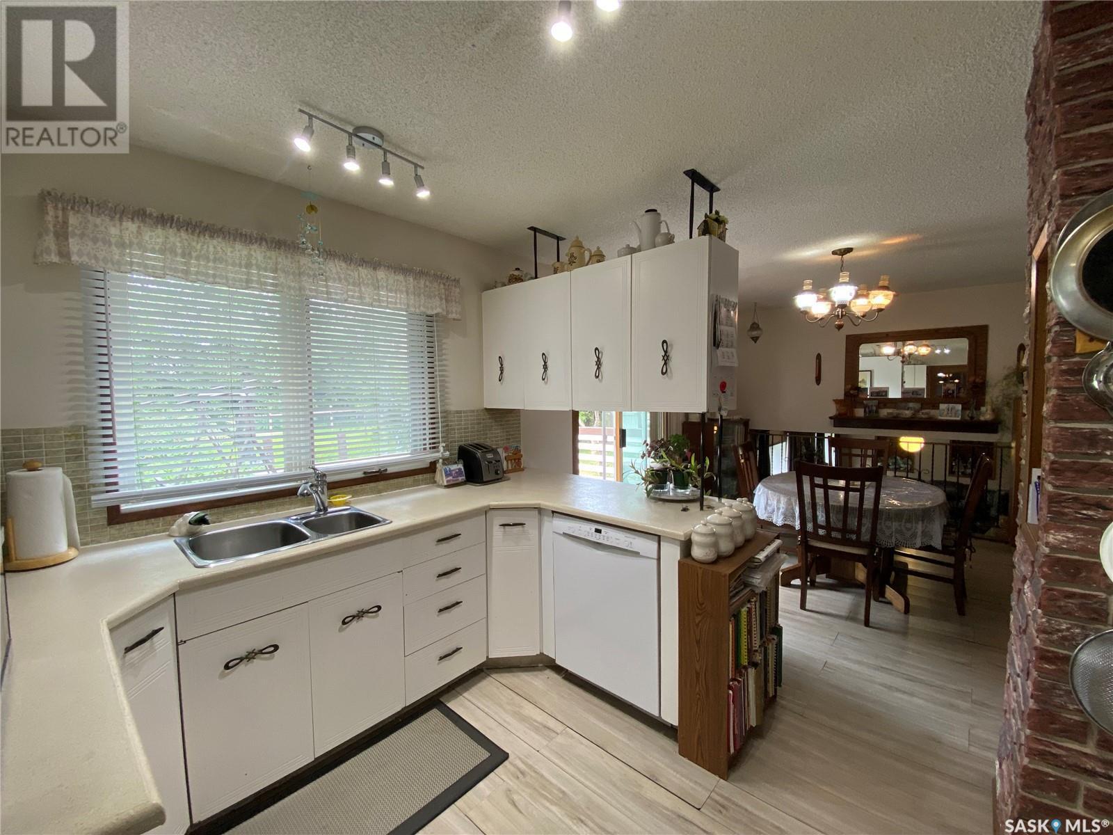 












620 4th STREET

,
Eston,




Saskatchewan
S0L1A0

