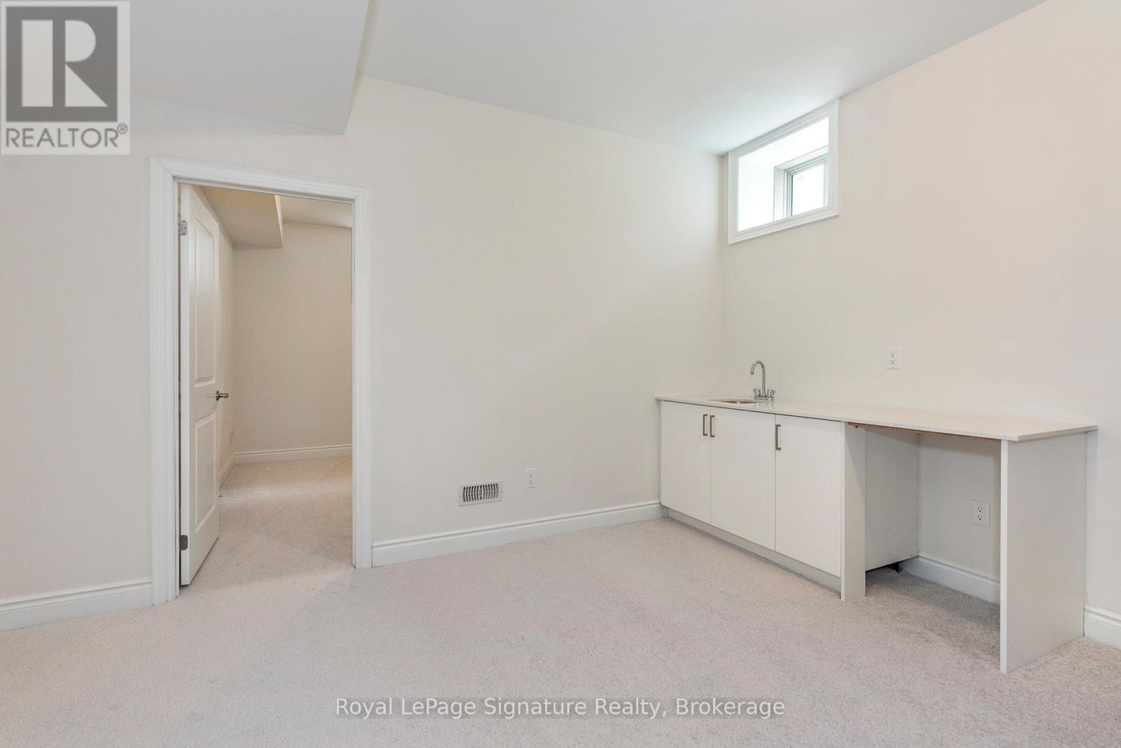 












116 DOROTHY DRIVE

,
Blue Mountains,




Ontario
N0H1J0

