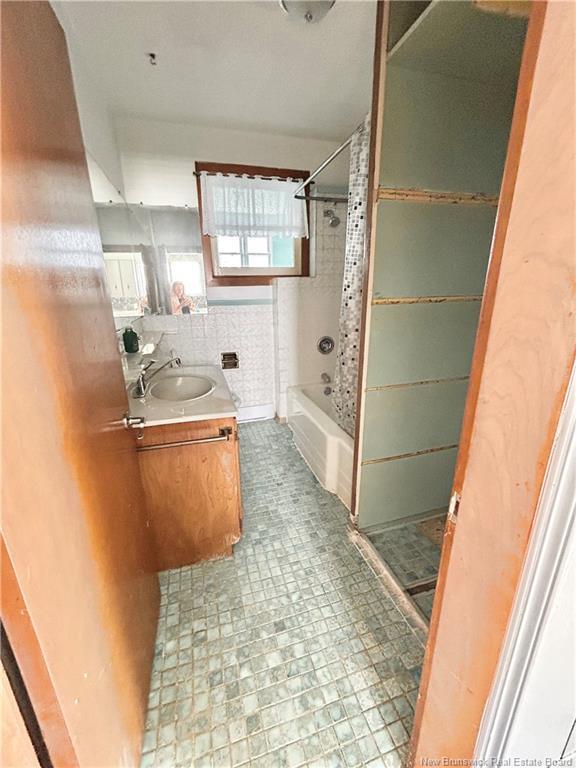 









7658


St-Paul

,
Bas-Caraquet,




NB
E1W 6C9

