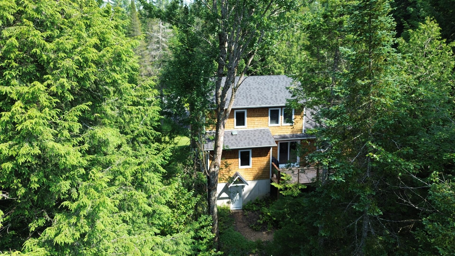 









4


Ch. McTavish

,
Stanstead - Canton,




QC
J0B1T0

