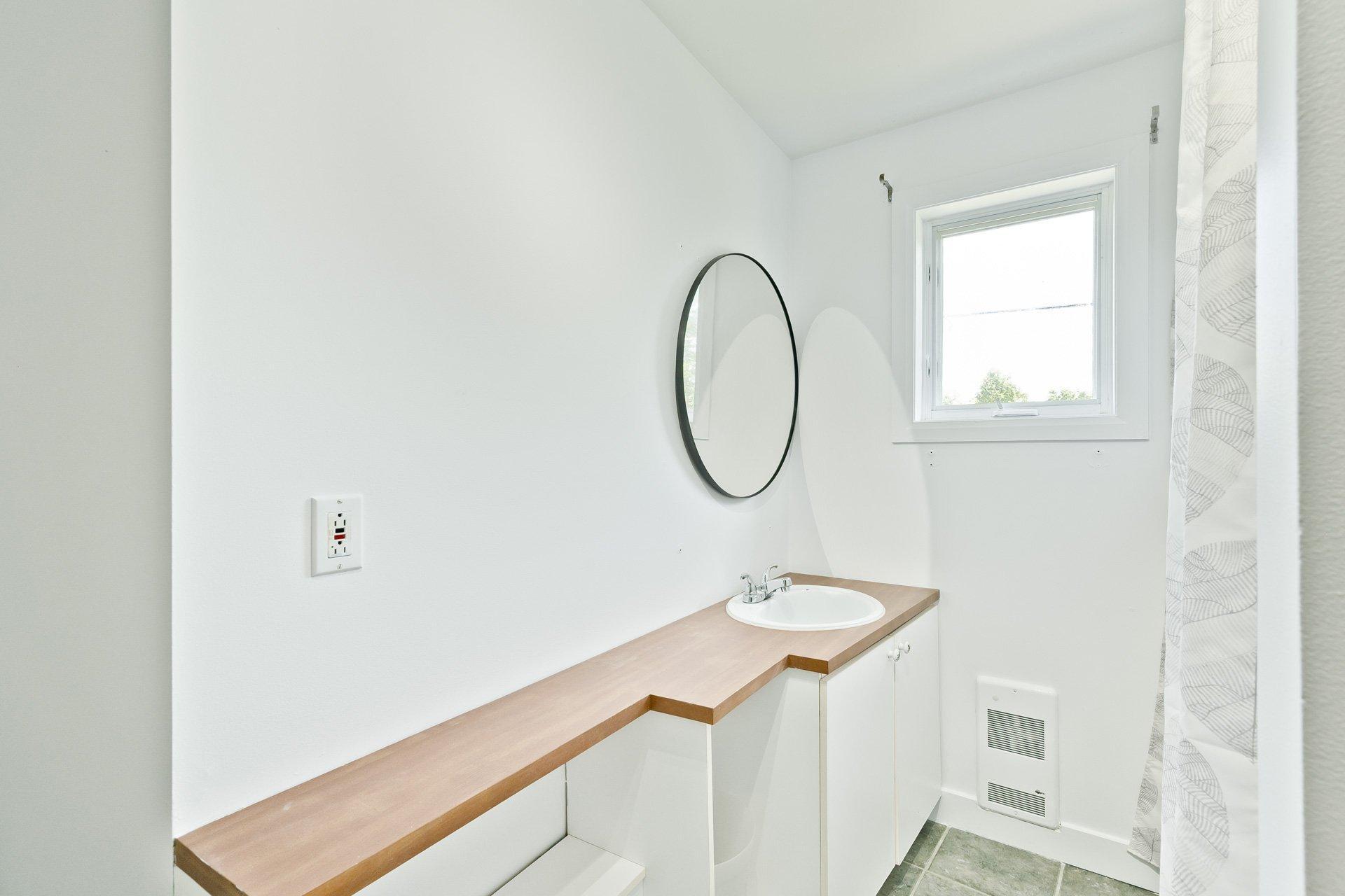 









973


Ch. du Domaine-du-Pinacle

, A,
Coaticook,




QC
J1A2S4

