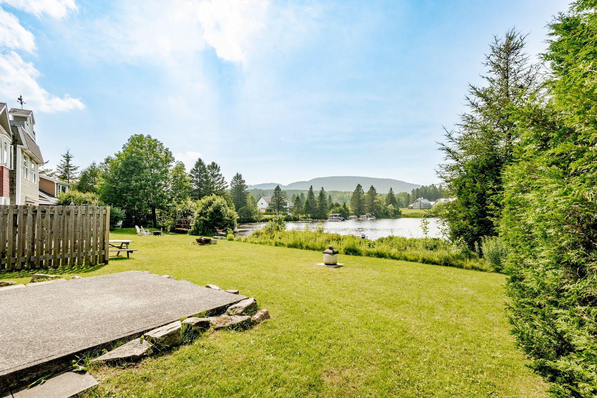 









973


Ch. du Domaine-du-Pinacle

, A,
Coaticook,




QC
J1A2S4


