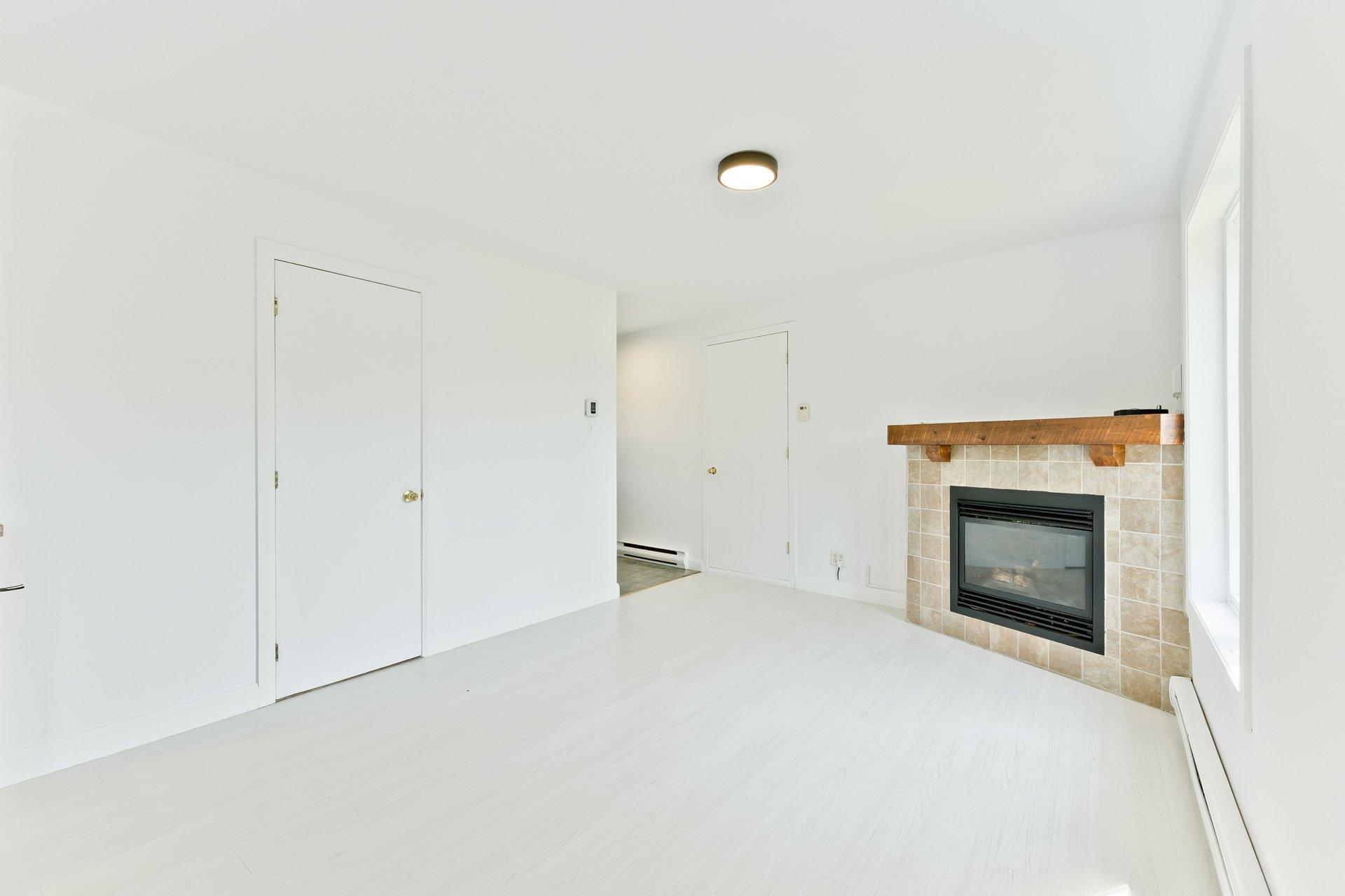 









973


Ch. du Domaine-du-Pinacle

, A,
Coaticook,




QC
J1A2S4

