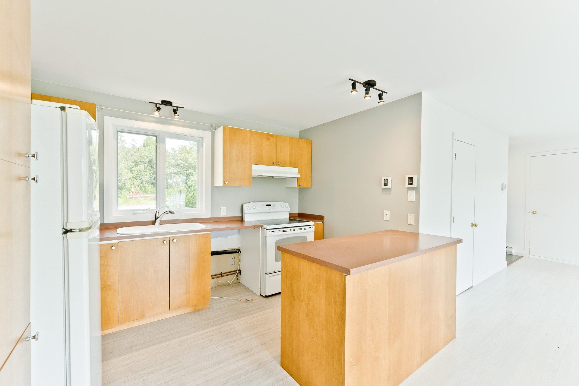 









973


Ch. du Domaine-du-Pinacle

, A,
Coaticook,




QC
J1A2S4


