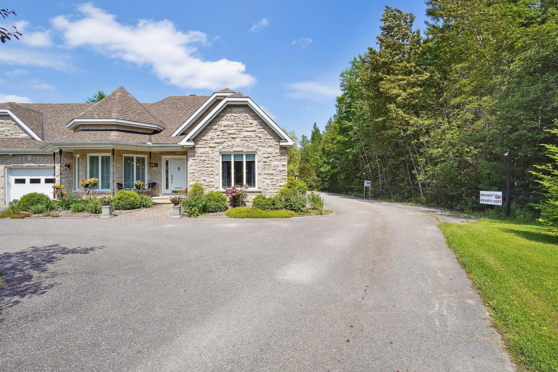 









1499

 - B


Route du Carrefour

,
Val-des-Monts,




QC
J8N5B6

