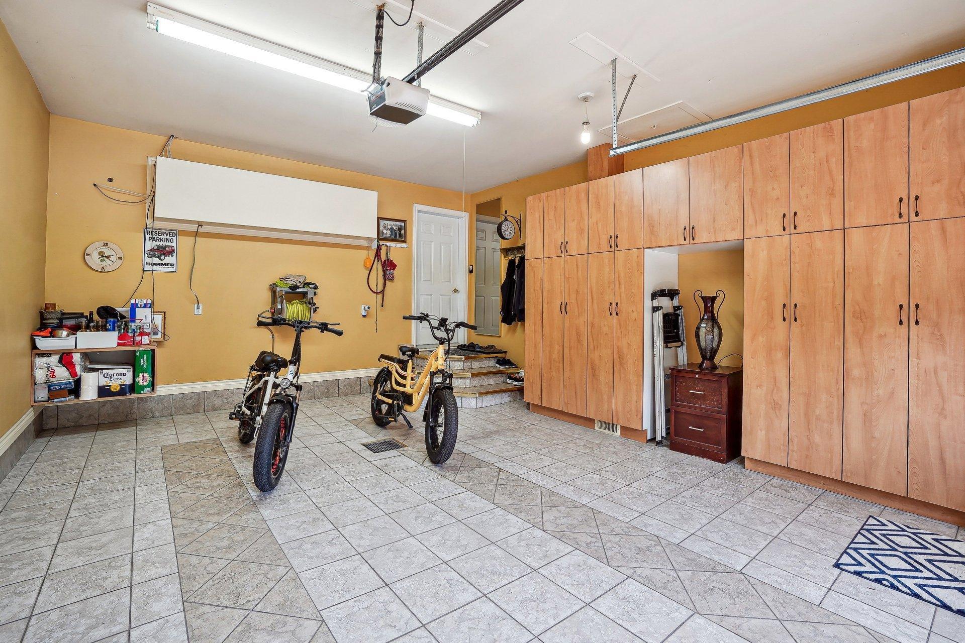 









1499

 - B


Route du Carrefour

,
Val-des-Monts,




QC
J8N5B6

