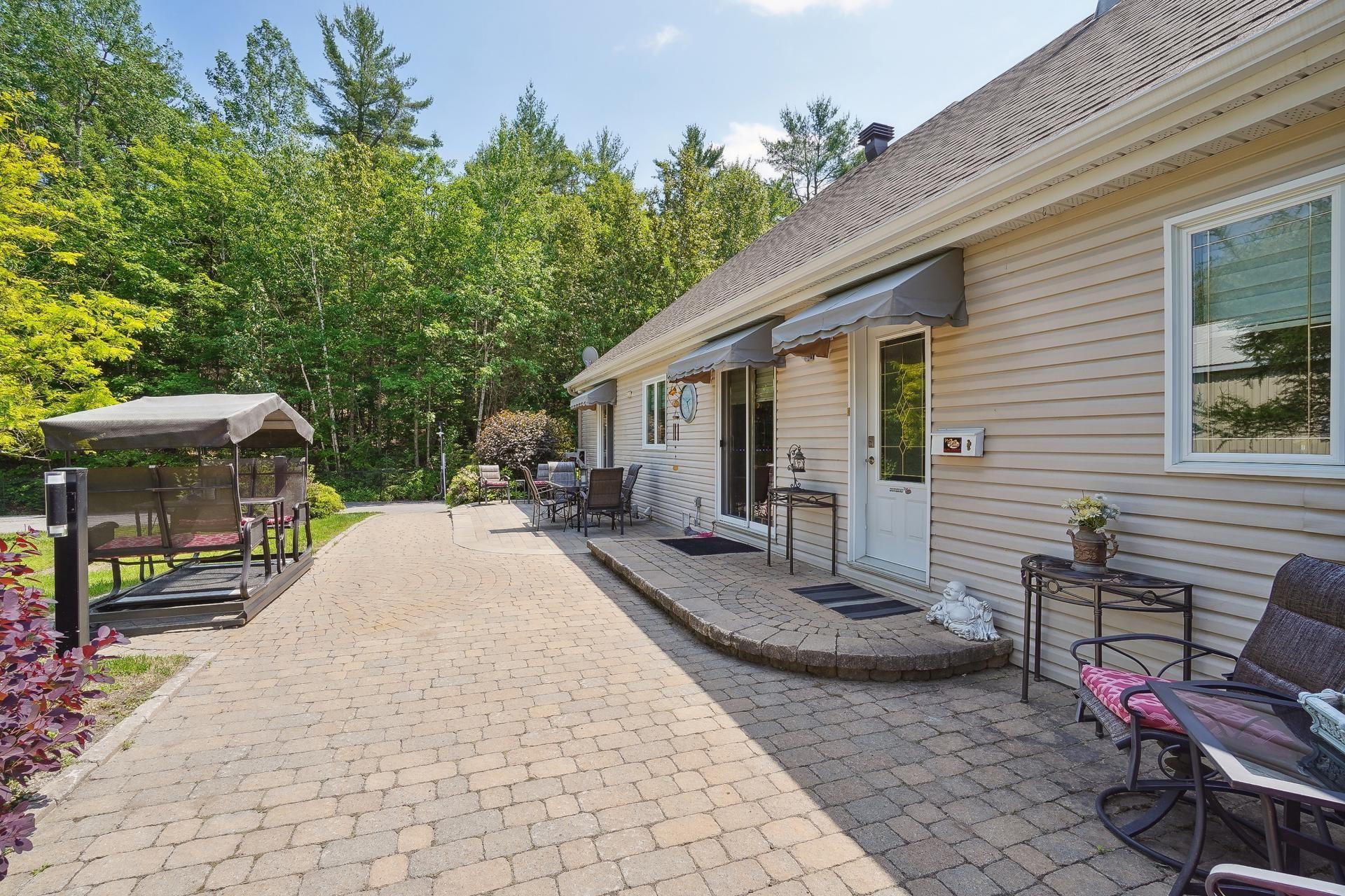 









1499

 - B


Route du Carrefour

,
Val-des-Monts,




QC
J8N5B6


