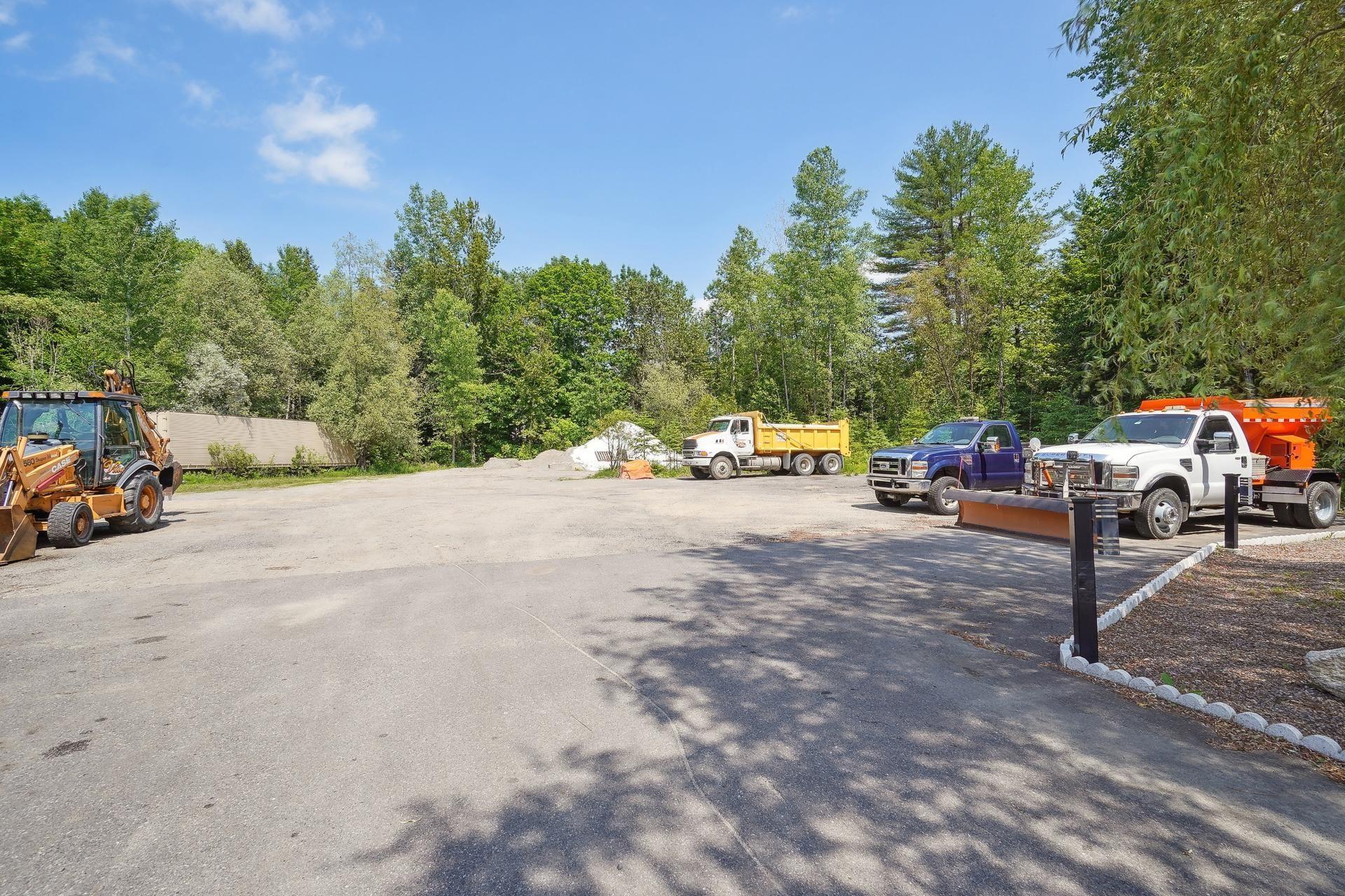 









1499

 - B


Route du Carrefour

,
Val-des-Monts,




QC
J8N5B6

