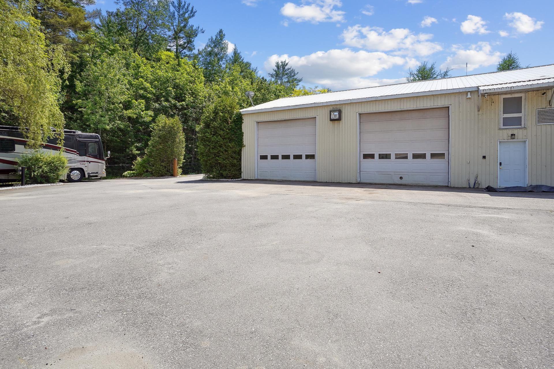 









1499

 - B


Route du Carrefour

,
Val-des-Monts,




QC
J8N5B6

