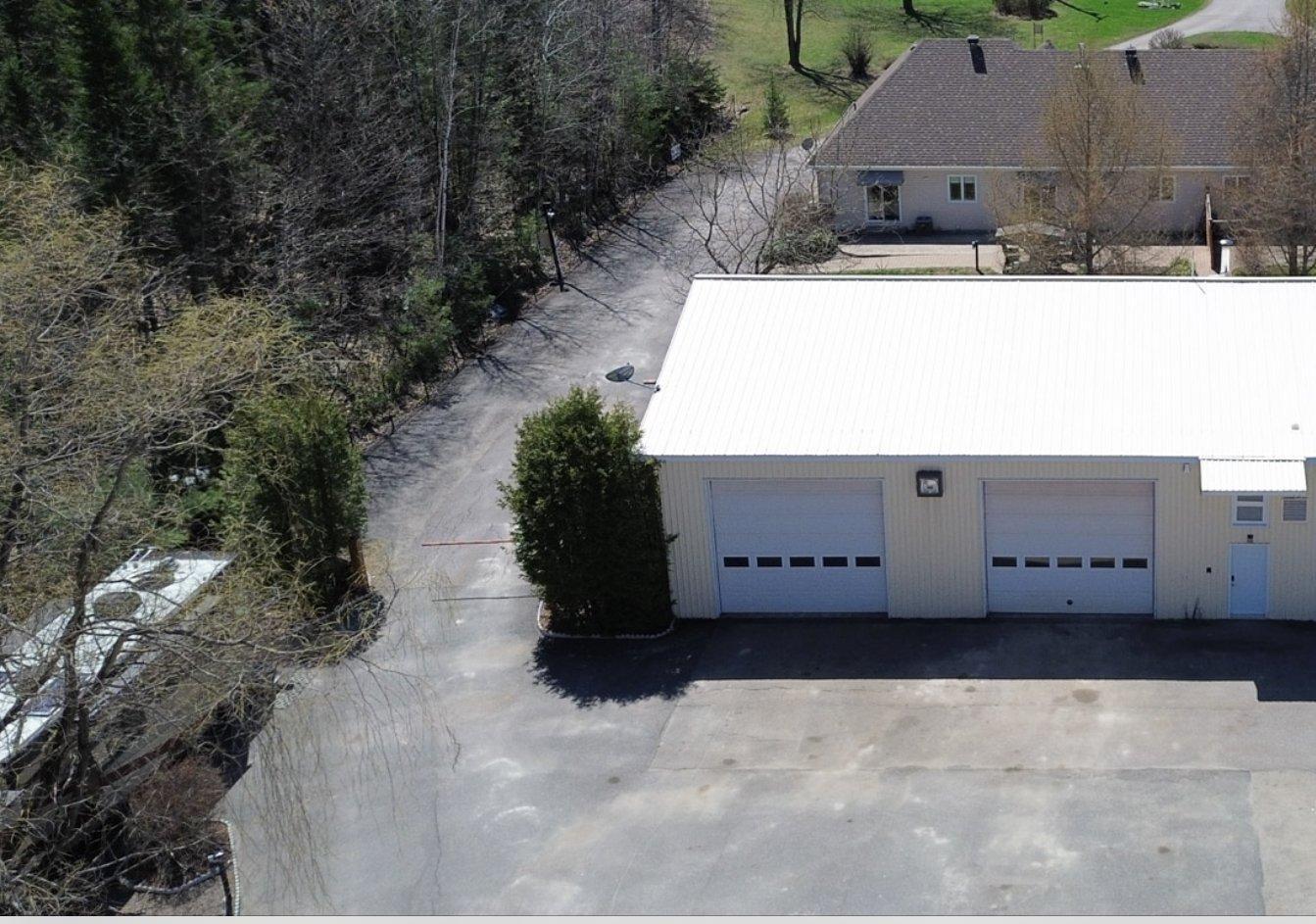 









1499

 - B


Route du Carrefour

,
Val-des-Monts,




QC
J8N5B6

