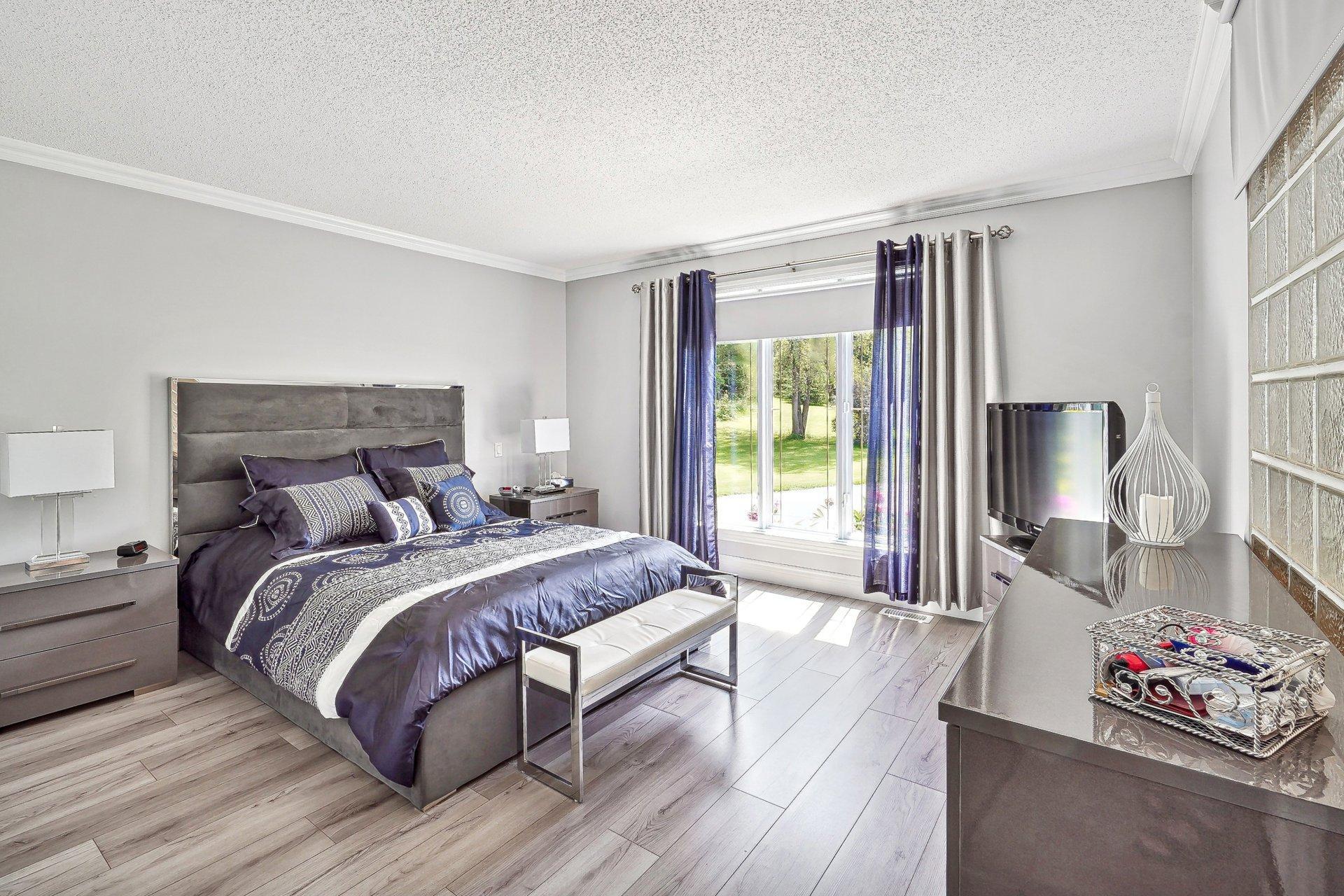 









1499

 - B


Route du Carrefour

,
Val-des-Monts,




QC
J8N5B6

