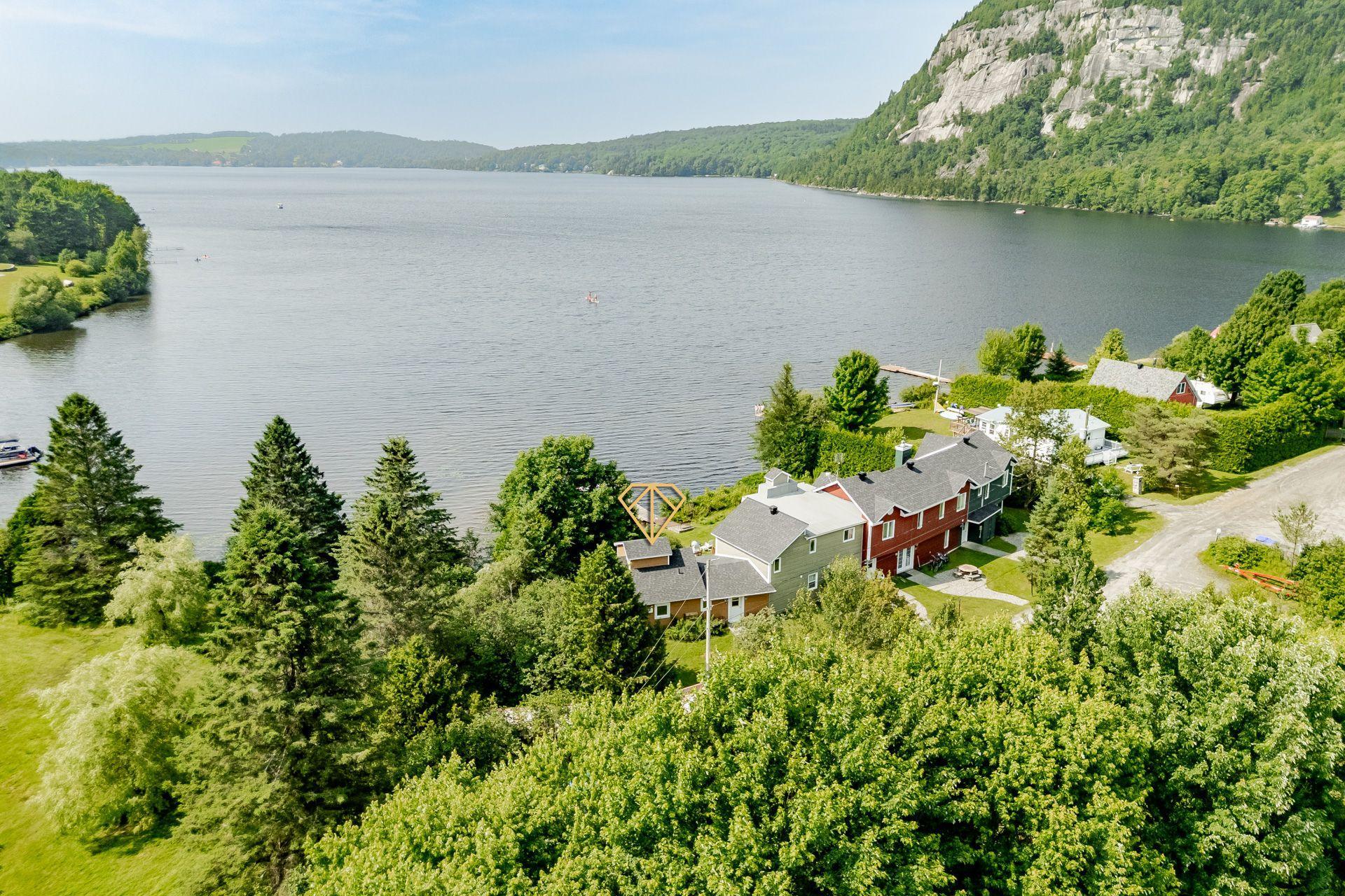 









971


Ch. du Domaine-du-Pinacle

, B,
Coaticook,




QC
J1A2S4

