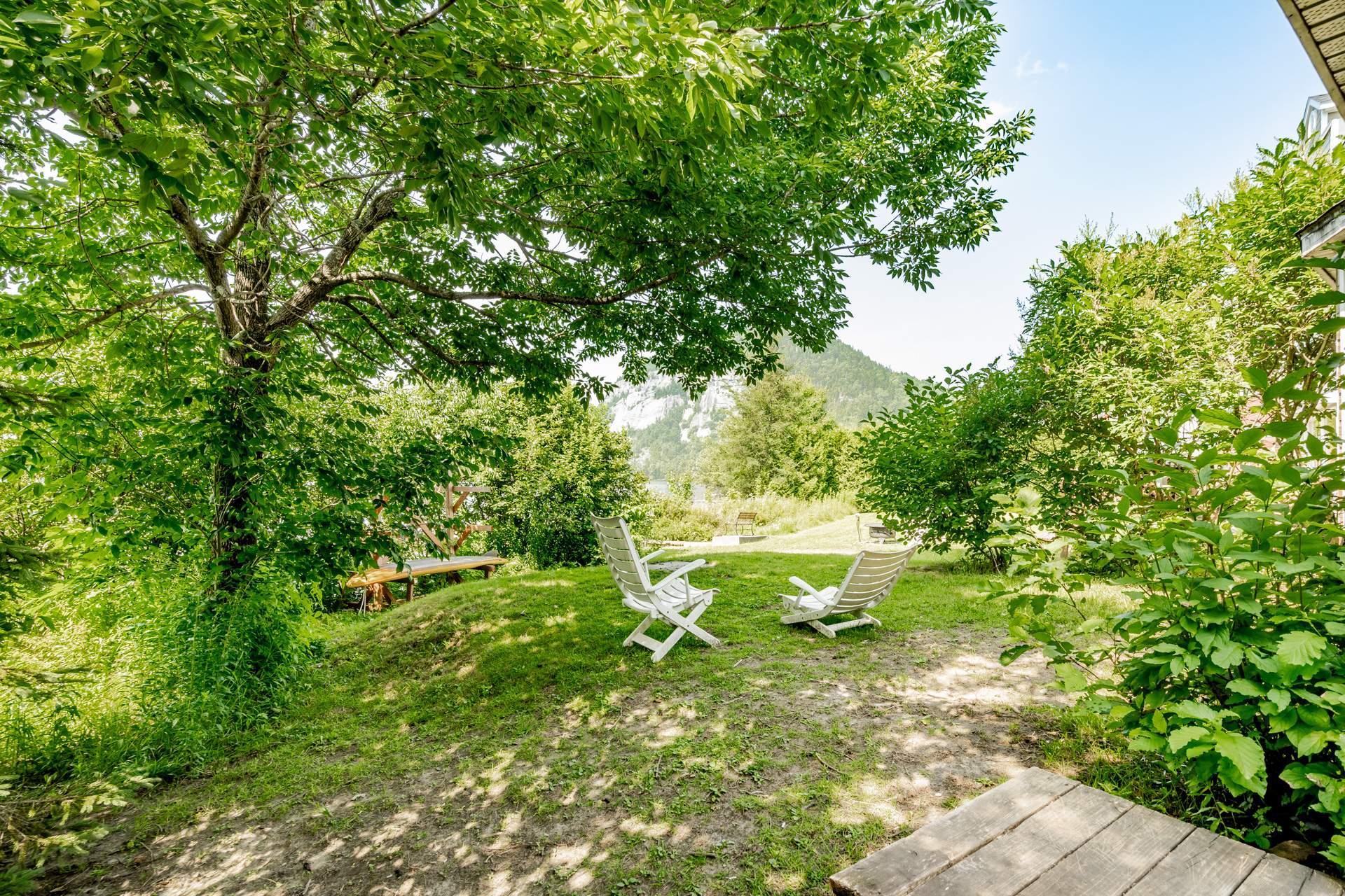









971


Ch. du Domaine-du-Pinacle

, B,
Coaticook,




QC
J1A2S4

