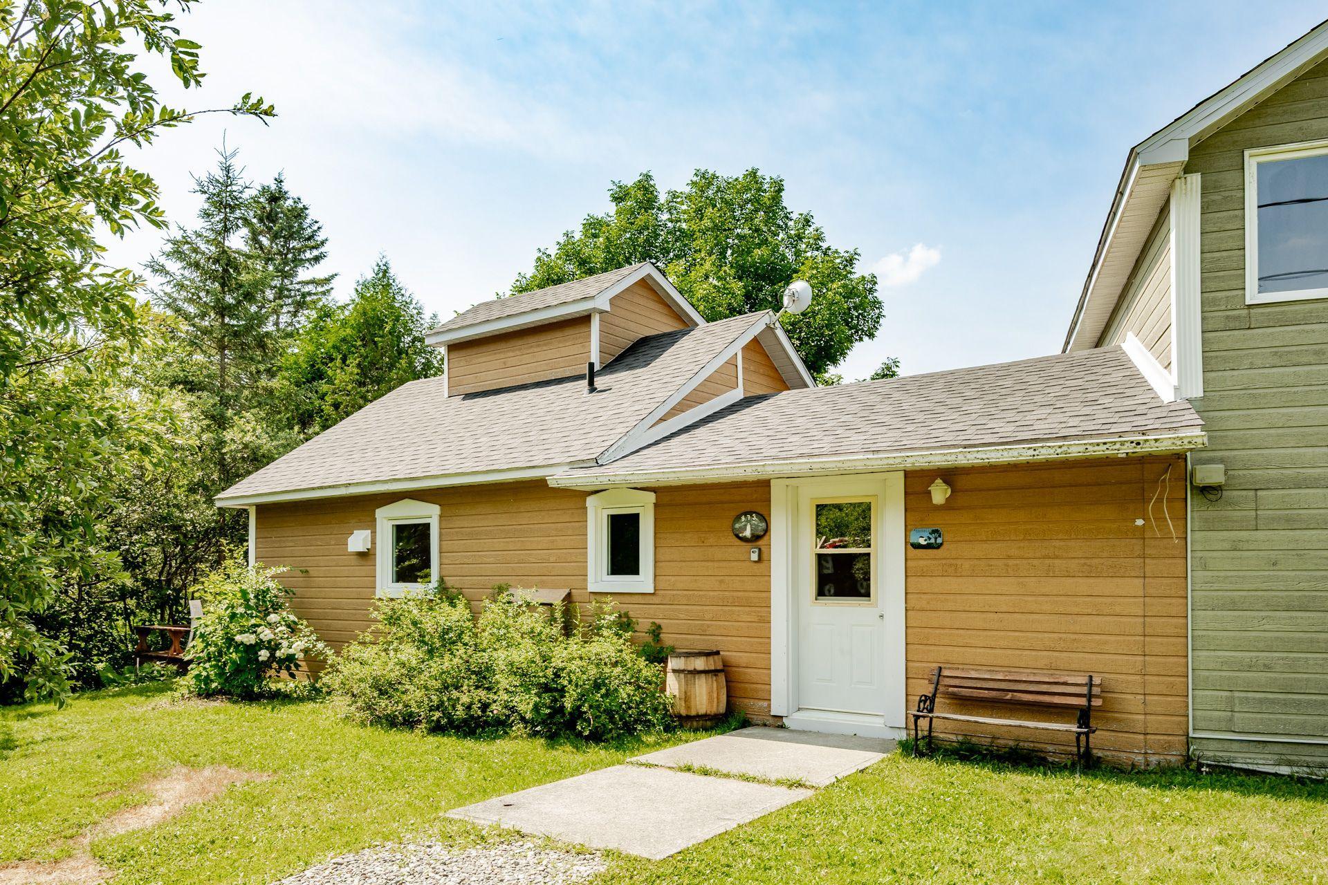 









971


Ch. du Domaine-du-Pinacle

, B,
Coaticook,




QC
J1A2S4

