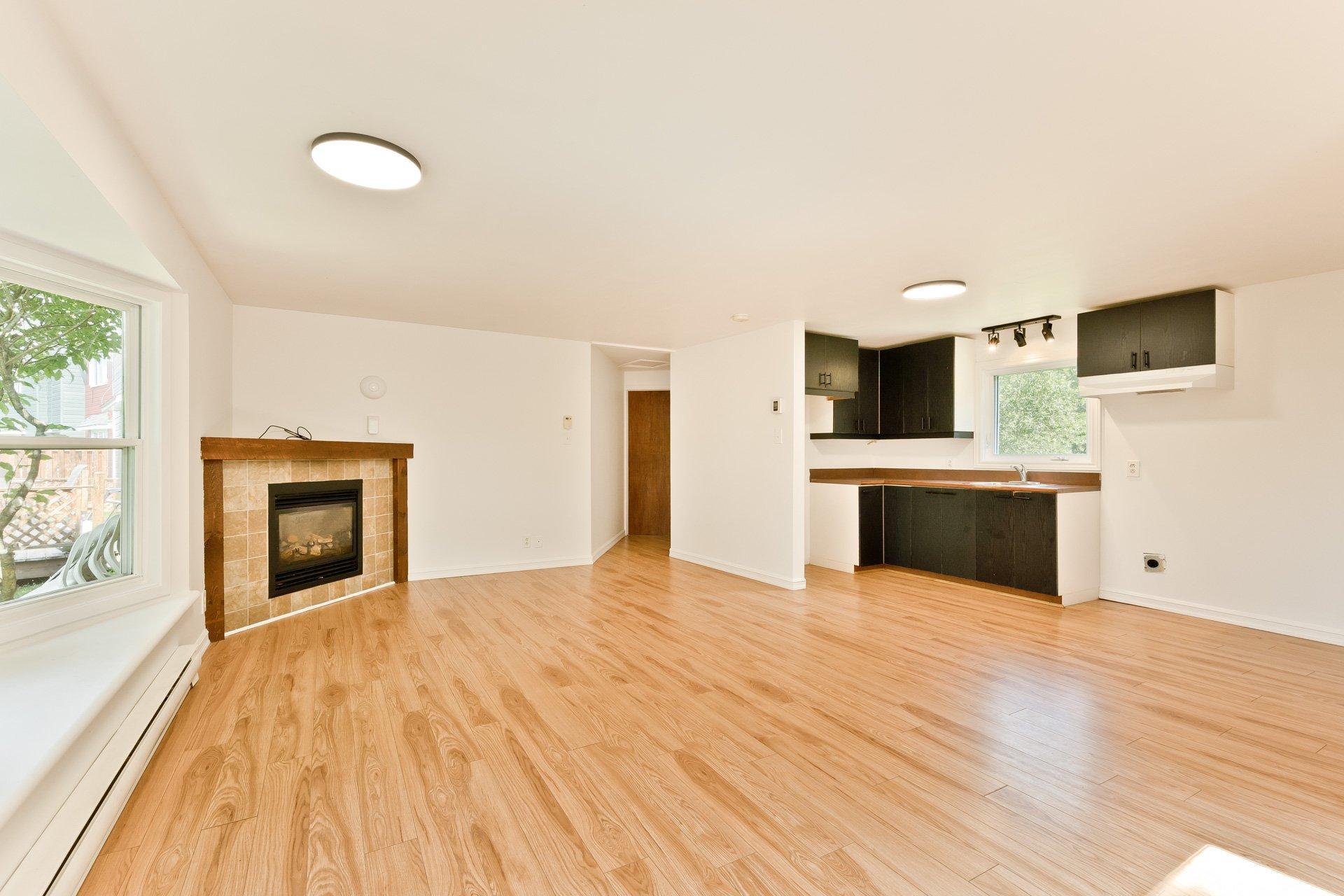 









971


Ch. du Domaine-du-Pinacle

, B,
Coaticook,




QC
J1A2S4

