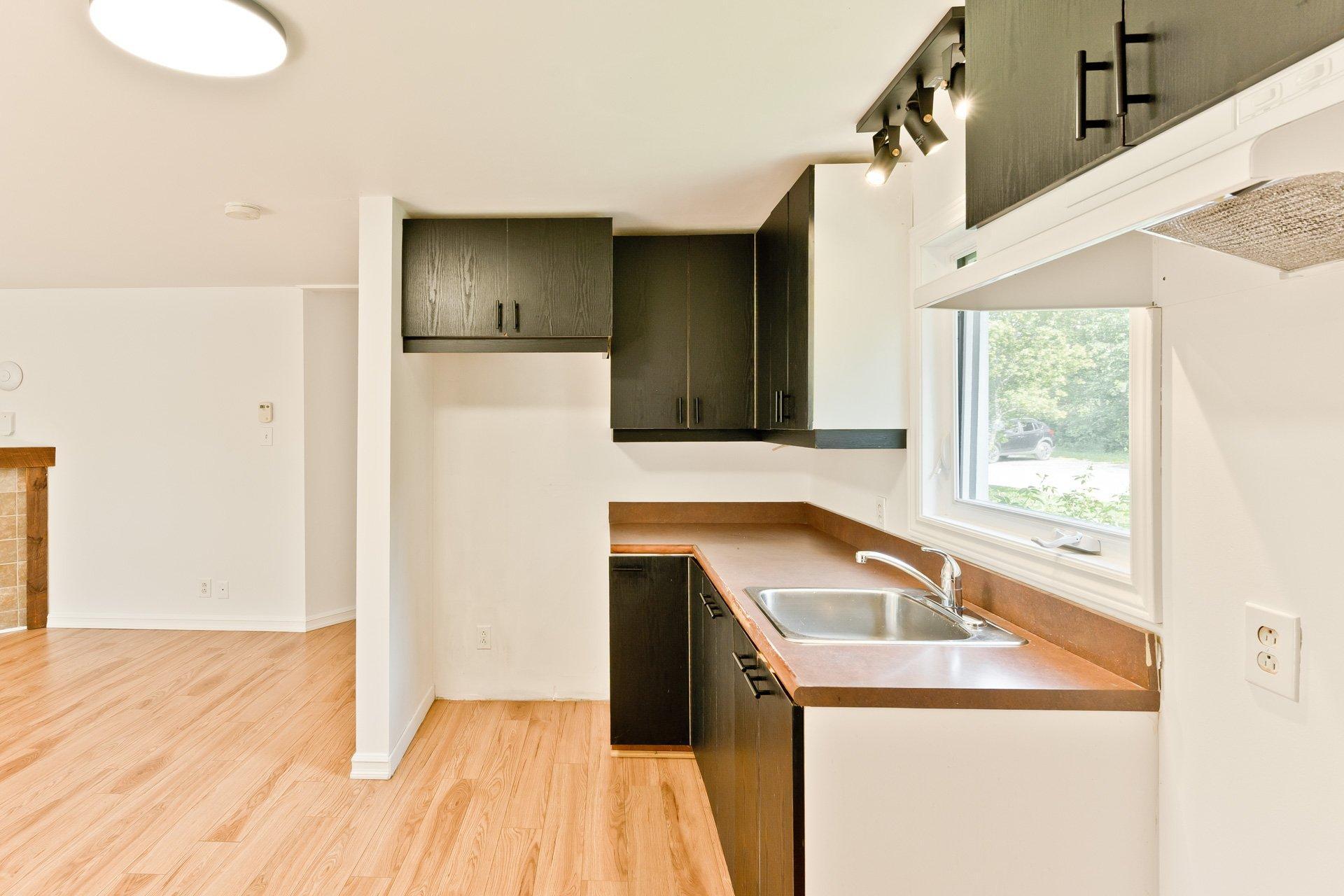 









971


Ch. du Domaine-du-Pinacle

, B,
Coaticook,




QC
J1A2S4

