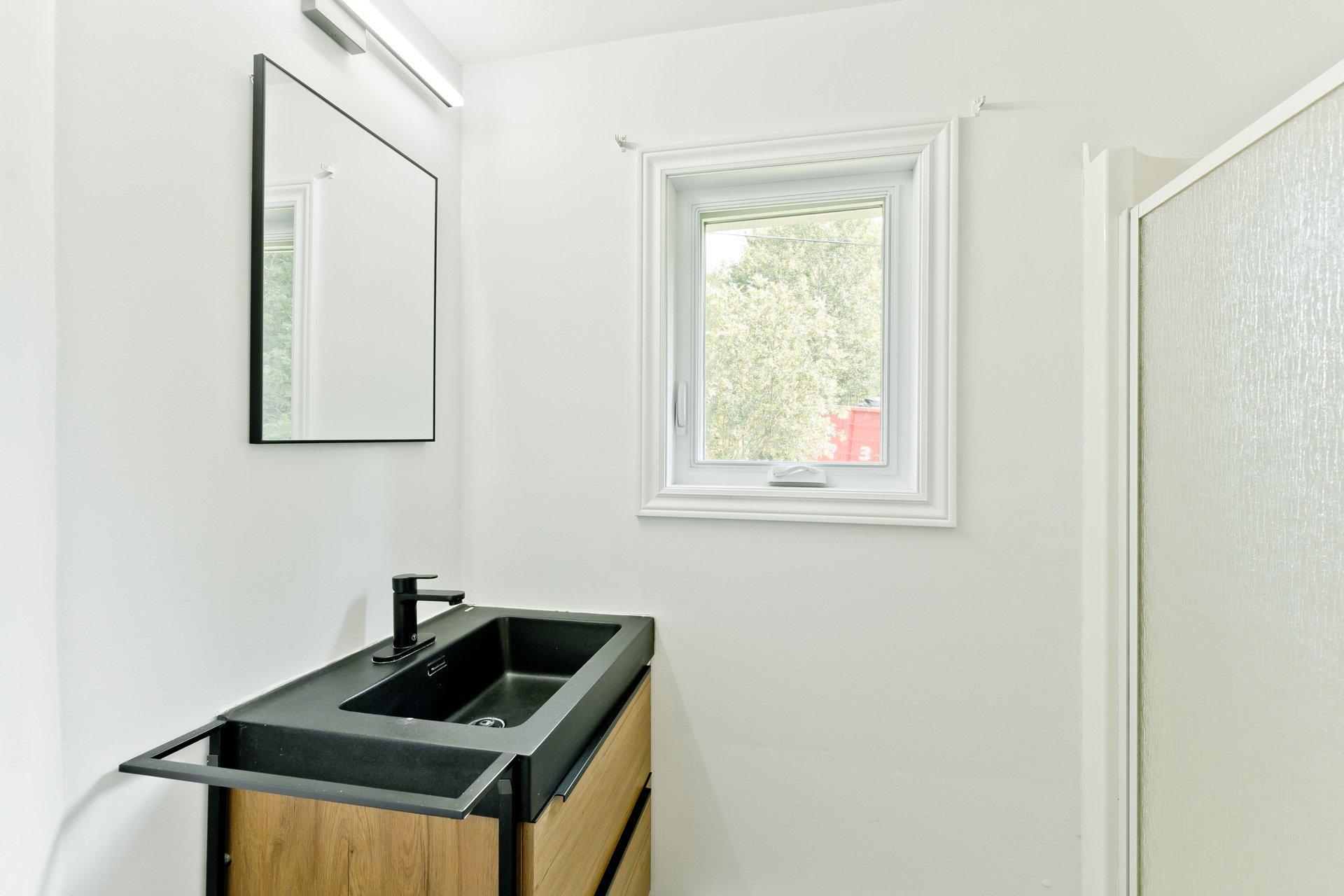









971


Ch. du Domaine-du-Pinacle

, B,
Coaticook,




QC
J1A2S4

