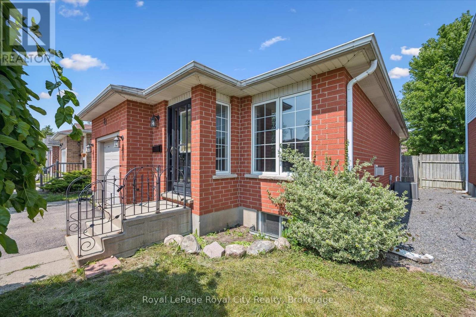 












83 INVERNESS DRIVE

,
Guelph (Victoria North),




Ontario
N1E6E4

