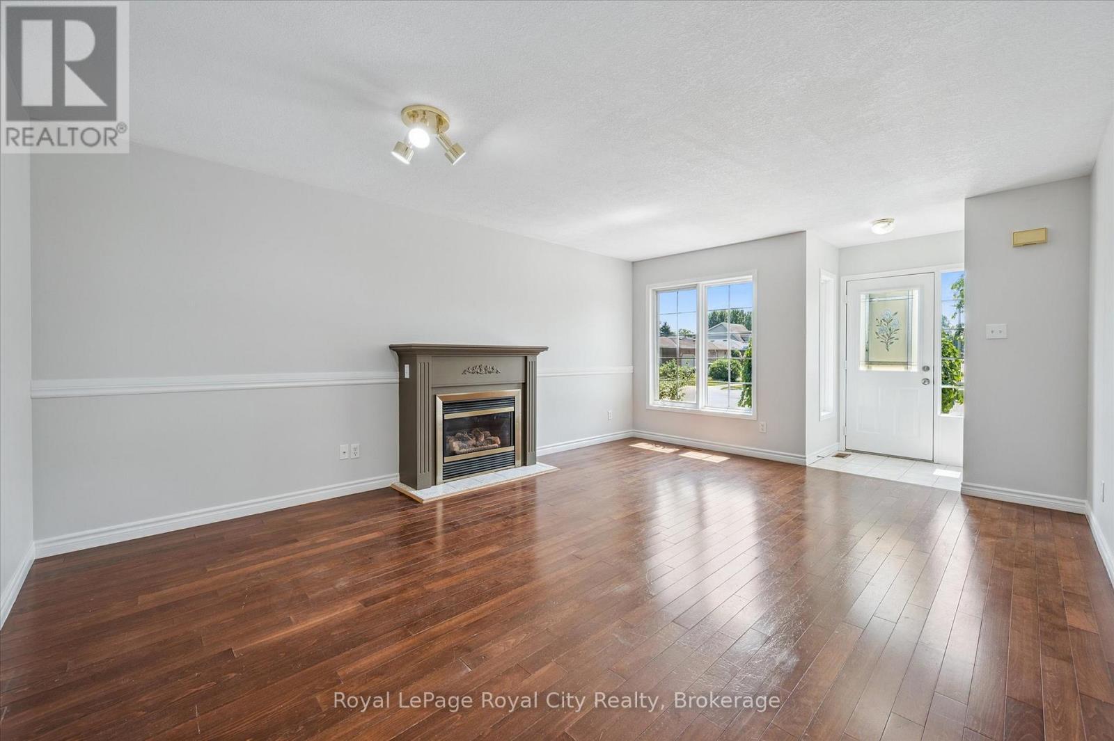 












83 INVERNESS DRIVE

,
Guelph (Victoria North),




Ontario
N1E6E4

