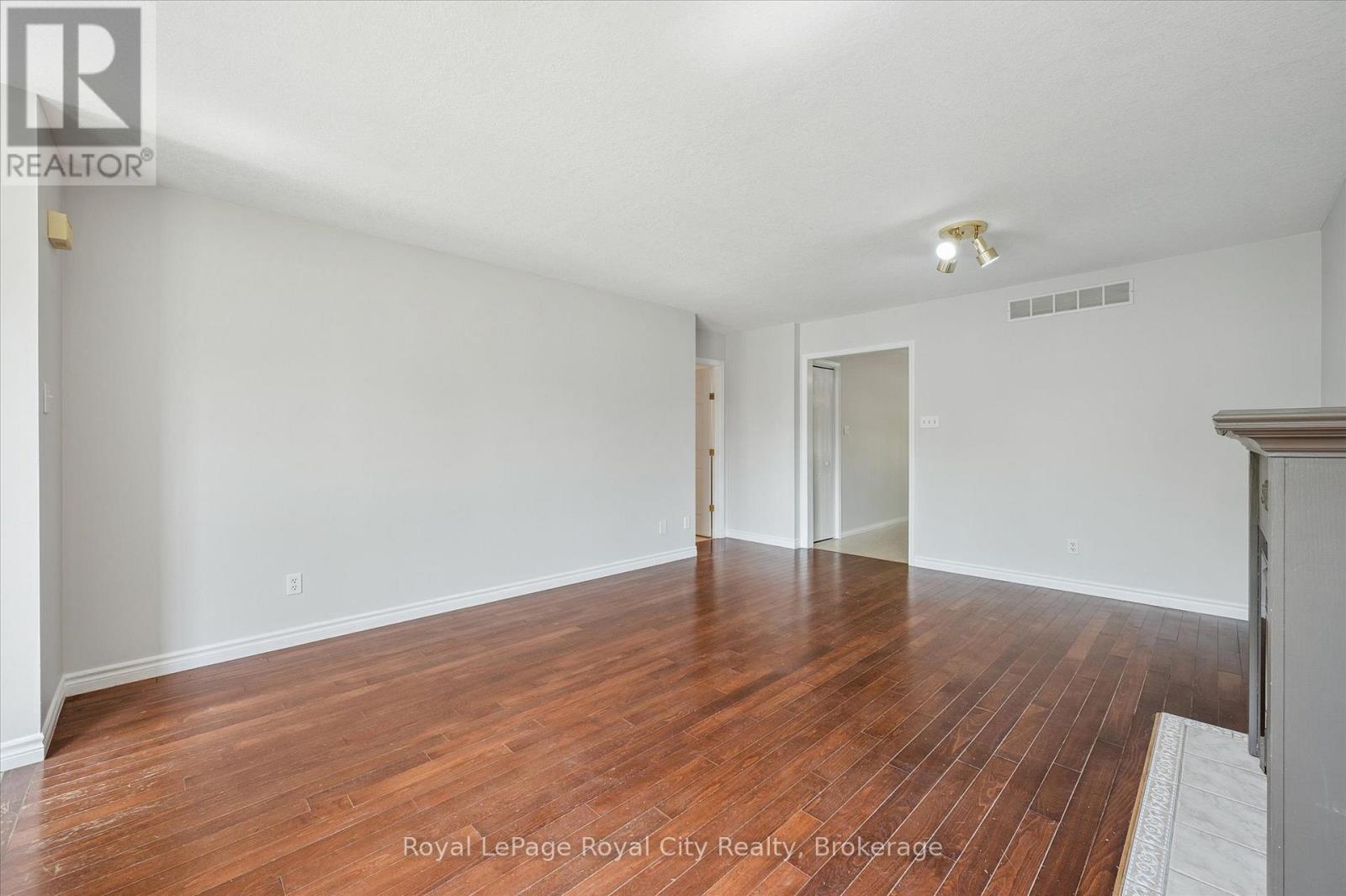












83 INVERNESS DRIVE

,
Guelph (Victoria North),




Ontario
N1E6E4

