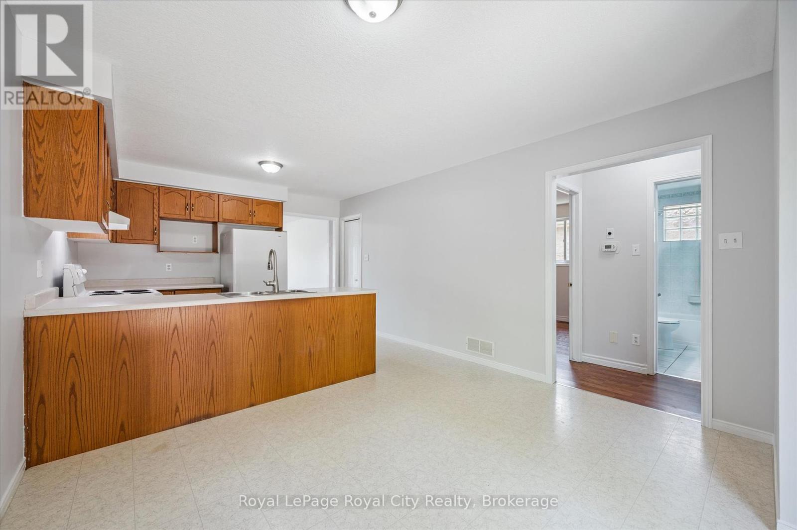 












83 INVERNESS DRIVE

,
Guelph (Victoria North),




Ontario
N1E6E4

