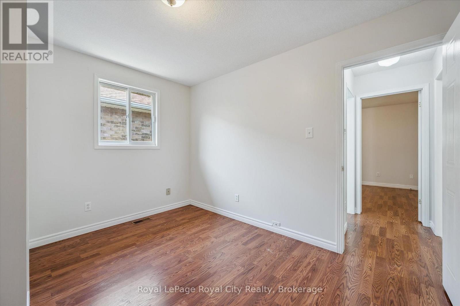 












83 INVERNESS DRIVE

,
Guelph (Victoria North),




Ontario
N1E6E4

