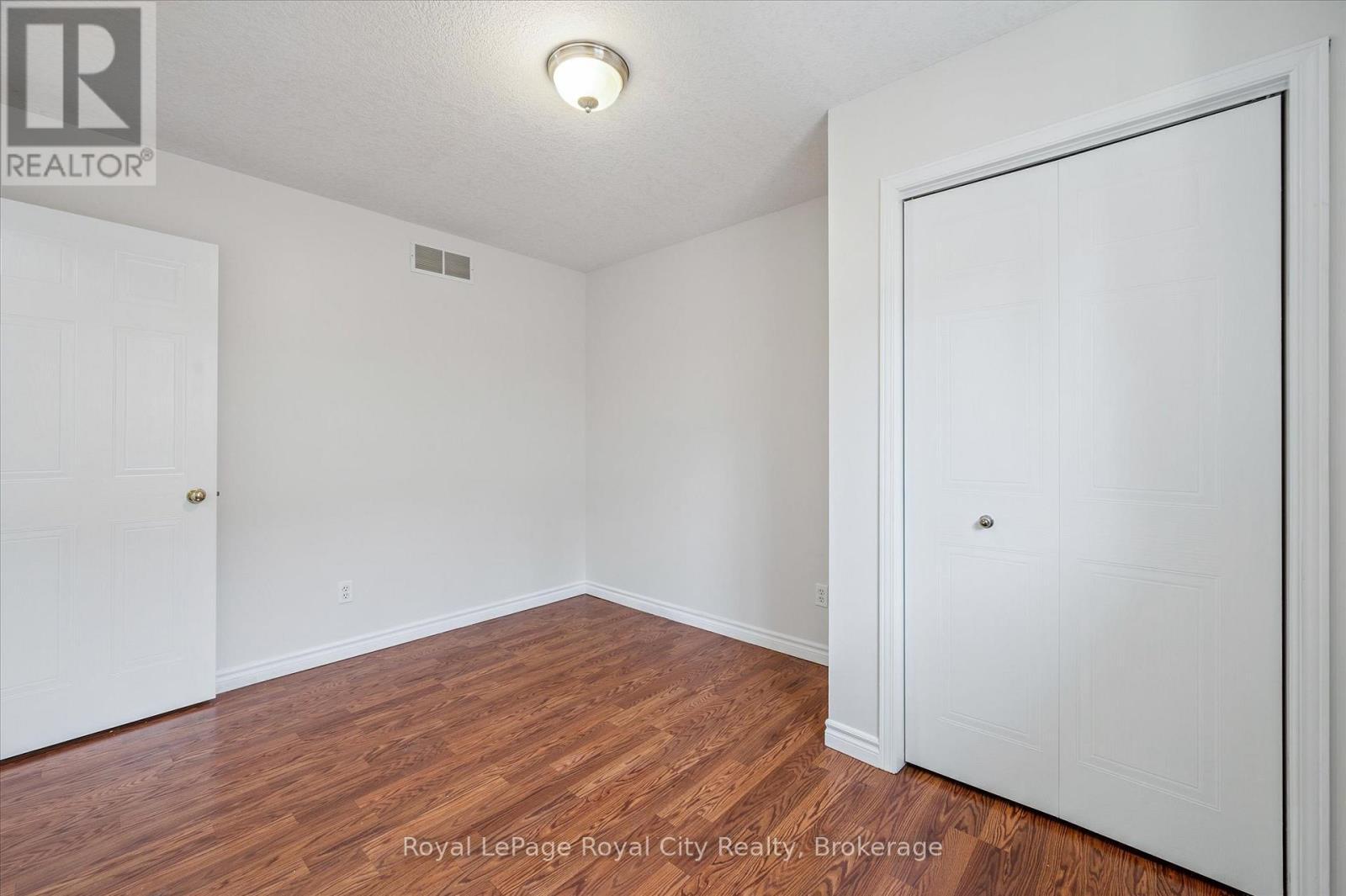 












83 INVERNESS DRIVE

,
Guelph (Victoria North),




Ontario
N1E6E4

