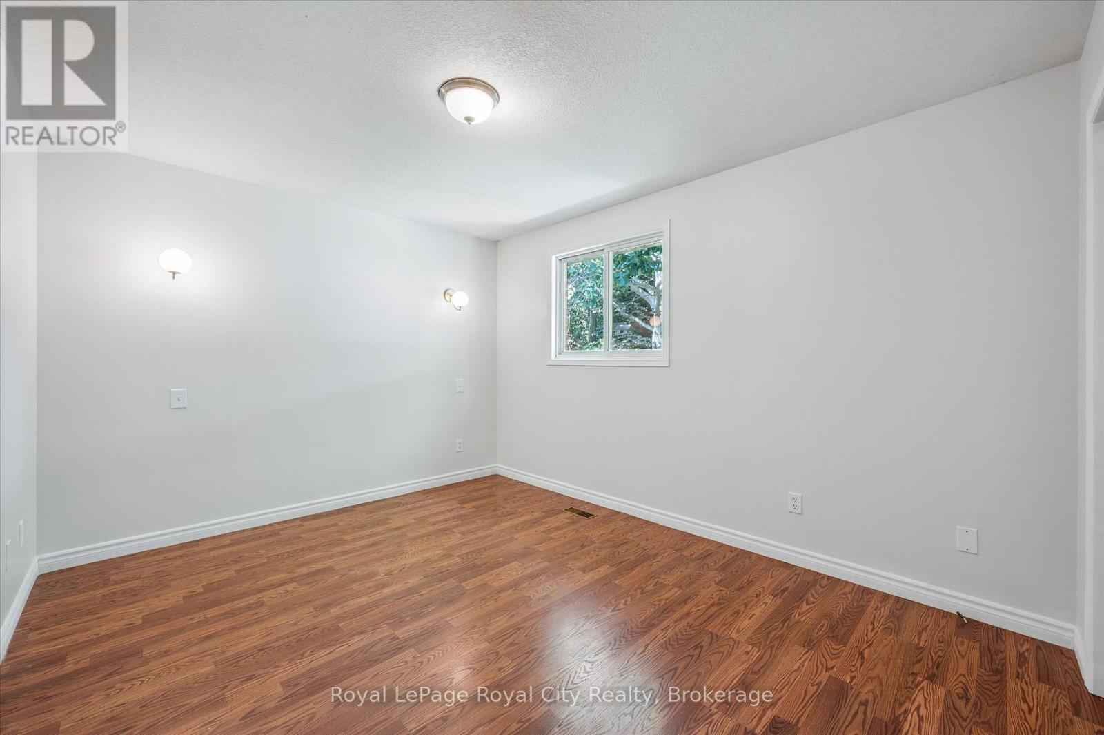 












83 INVERNESS DRIVE

,
Guelph (Victoria North),




Ontario
N1E6E4

