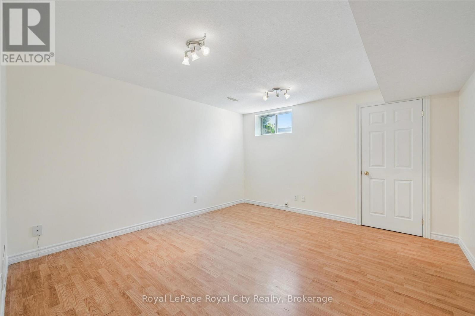












83 INVERNESS DRIVE

,
Guelph (Victoria North),




Ontario
N1E6E4

