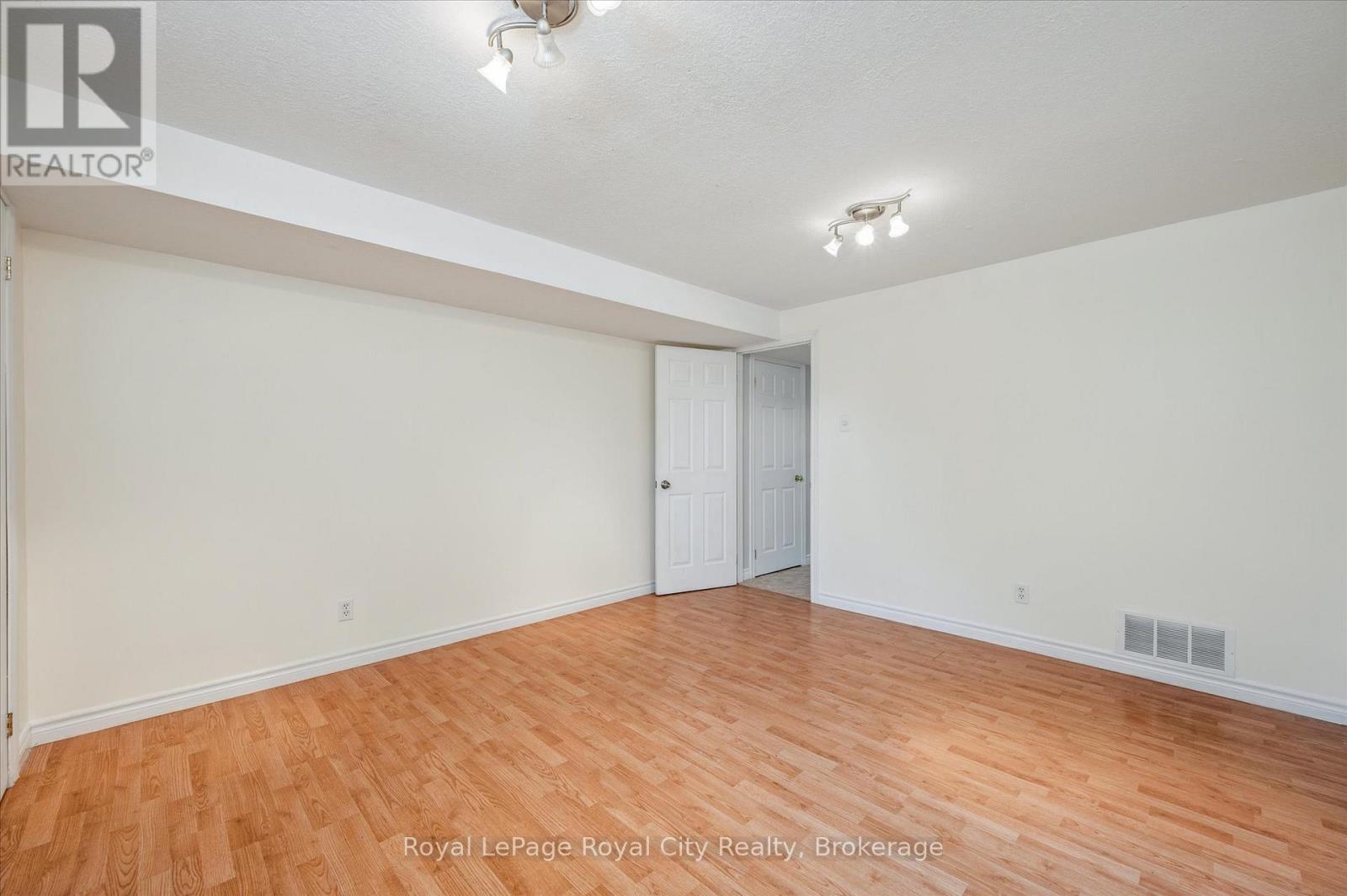 












83 INVERNESS DRIVE

,
Guelph (Victoria North),




Ontario
N1E6E4

