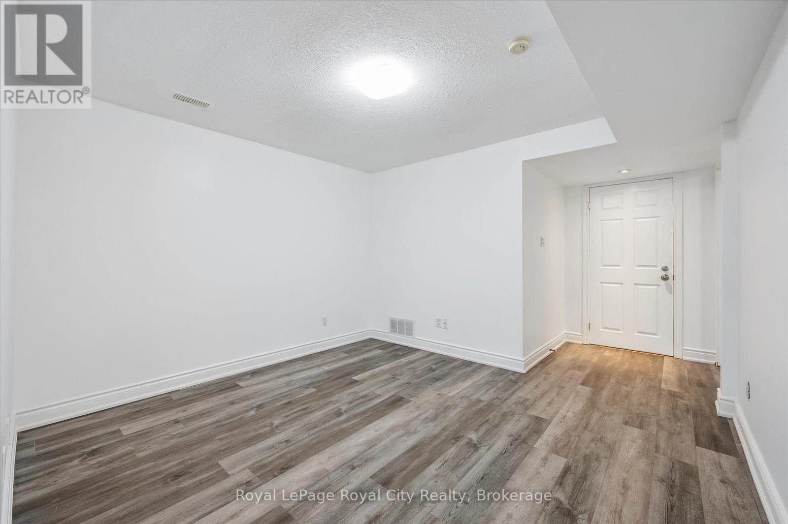 












83 INVERNESS DRIVE

,
Guelph (Victoria North),




Ontario
N1E6E4

