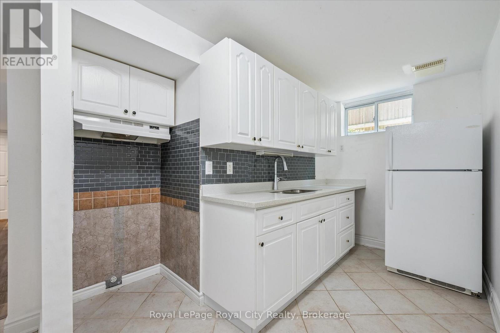 












83 INVERNESS DRIVE

,
Guelph (Victoria North),




Ontario
N1E6E4

