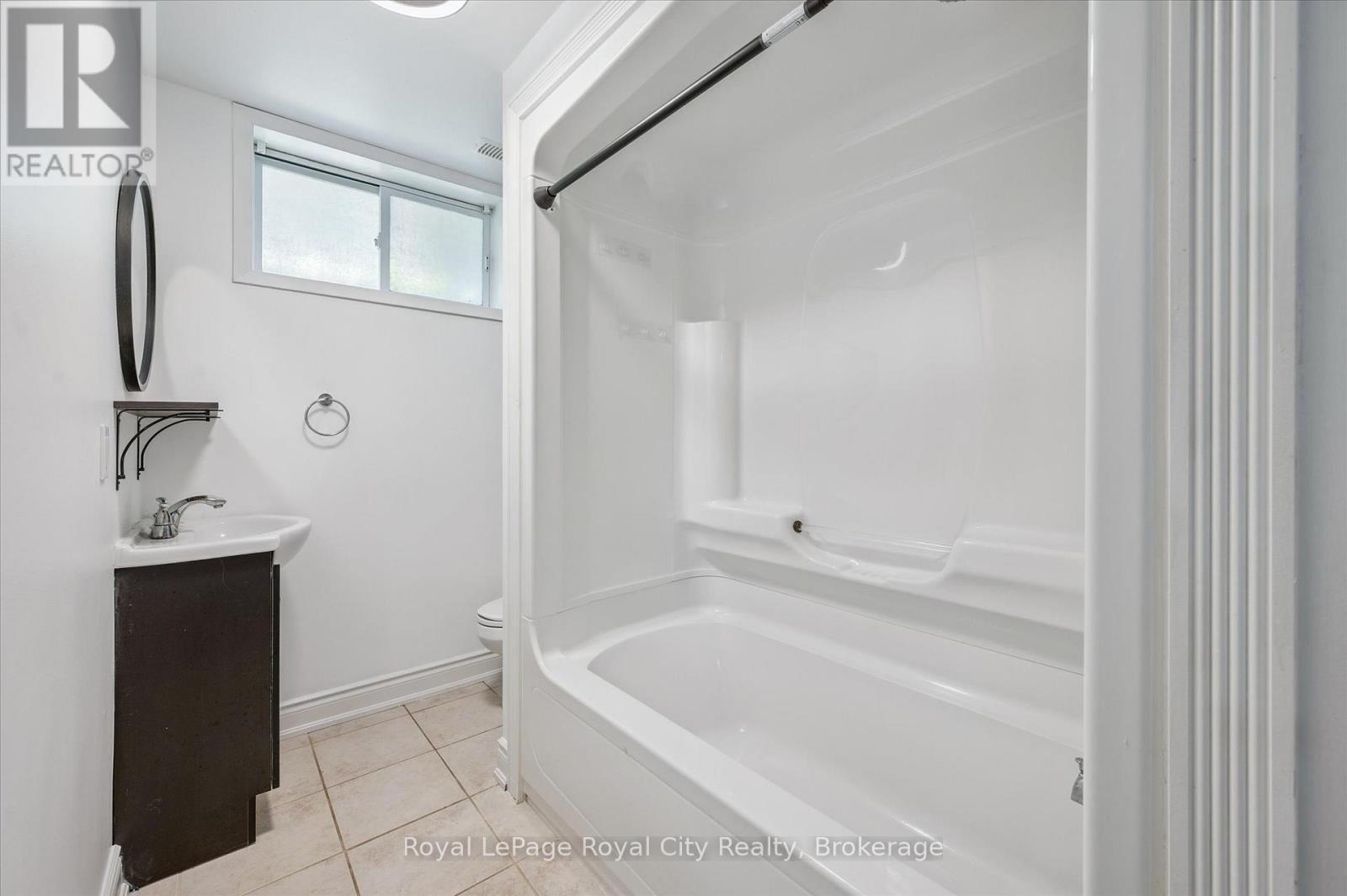 












83 INVERNESS DRIVE

,
Guelph (Victoria North),




Ontario
N1E6E4

