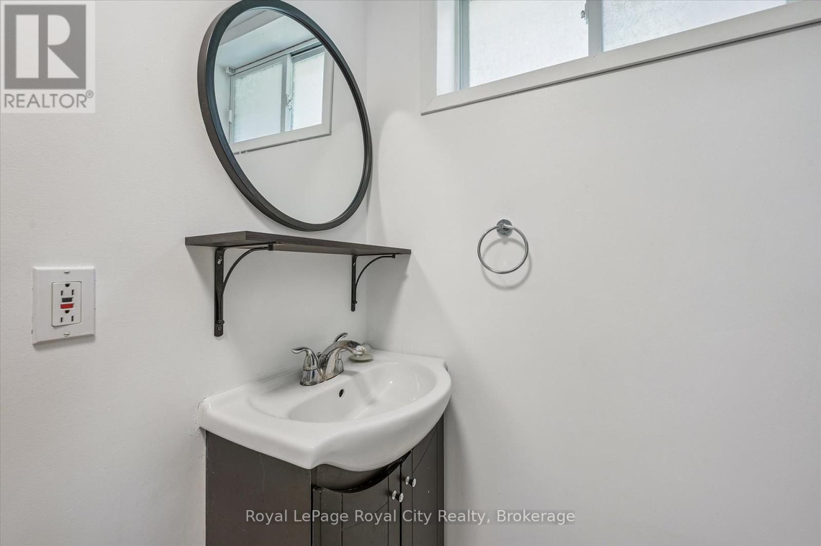 












83 INVERNESS DRIVE

,
Guelph (Victoria North),




Ontario
N1E6E4

