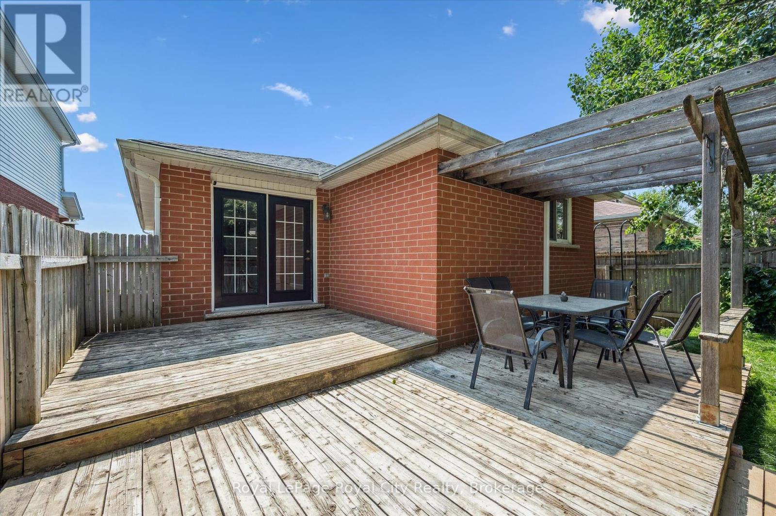 












83 INVERNESS DRIVE

,
Guelph (Victoria North),




Ontario
N1E6E4

